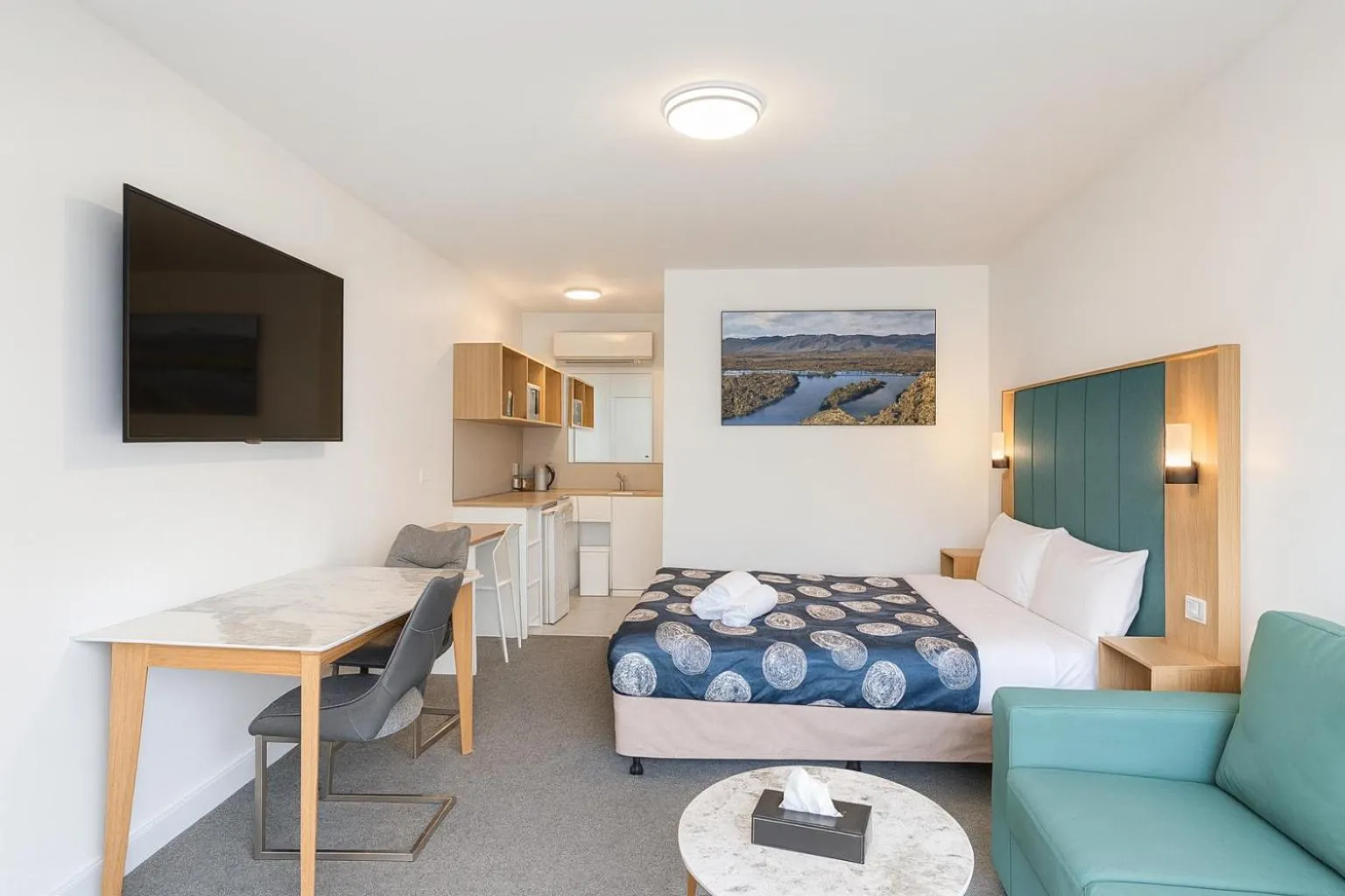 Bed in Eildon Lake Motel