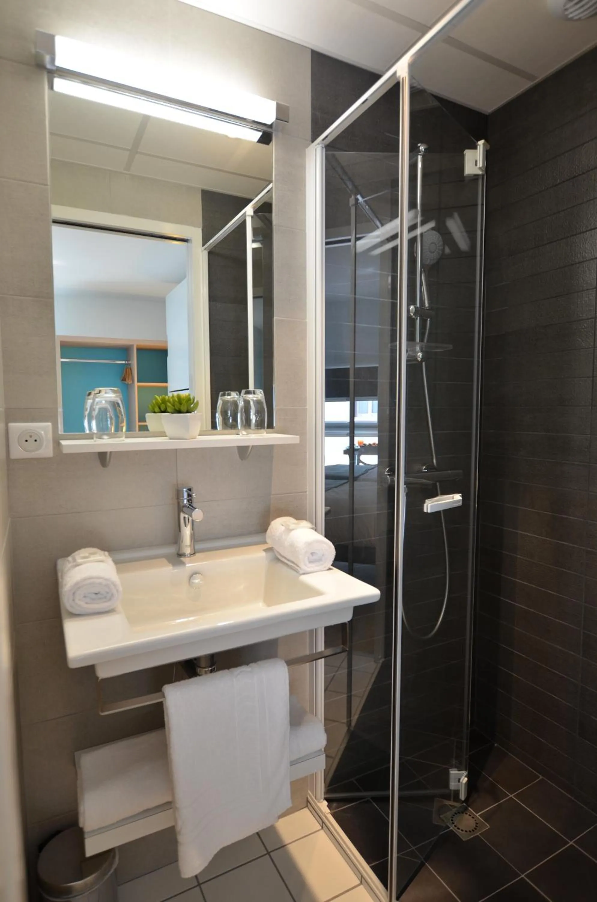 Shower in TERNELIA Le Vent Du Large