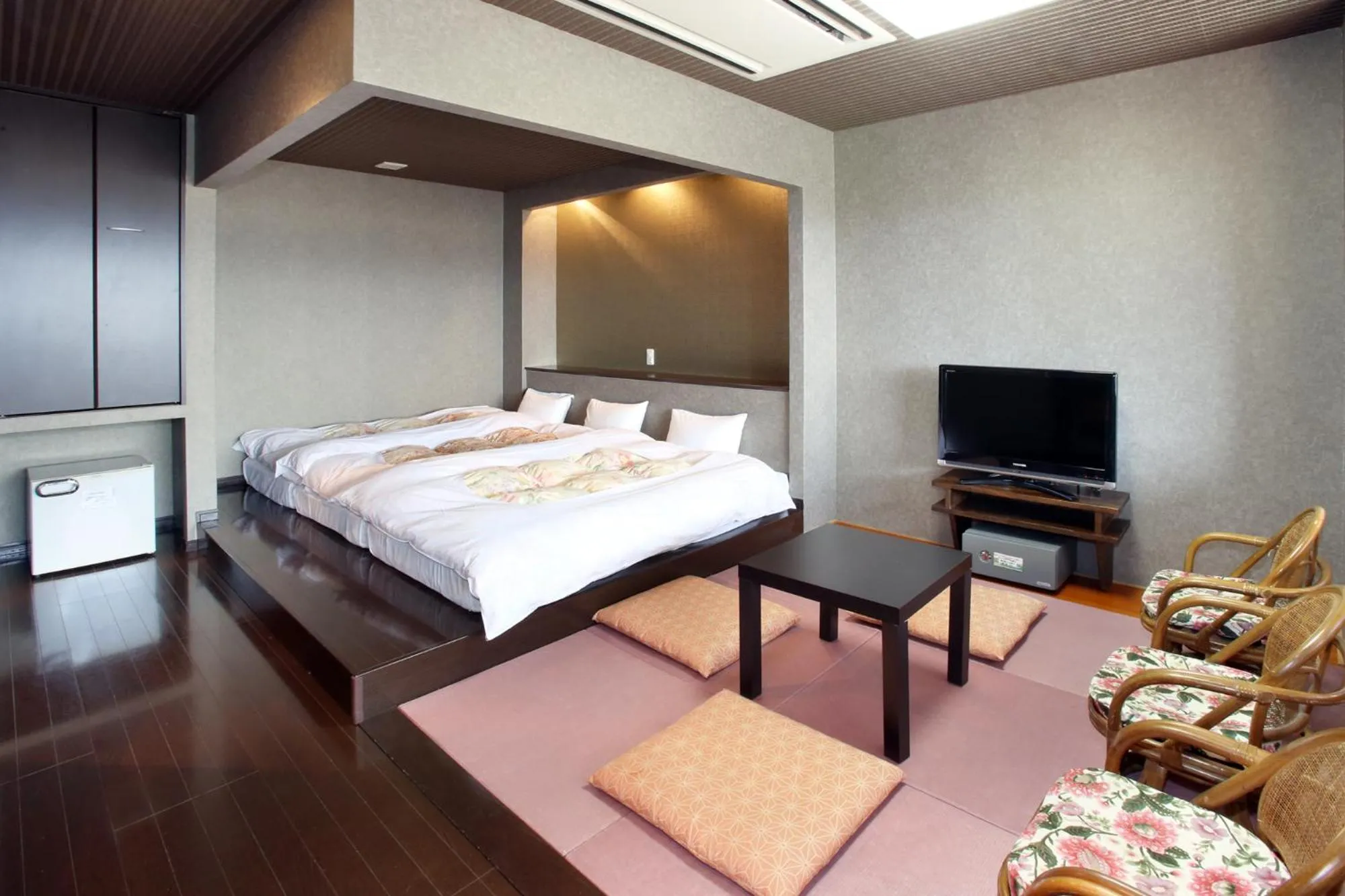 Photo of the whole room, Bed in Yumeoi-so