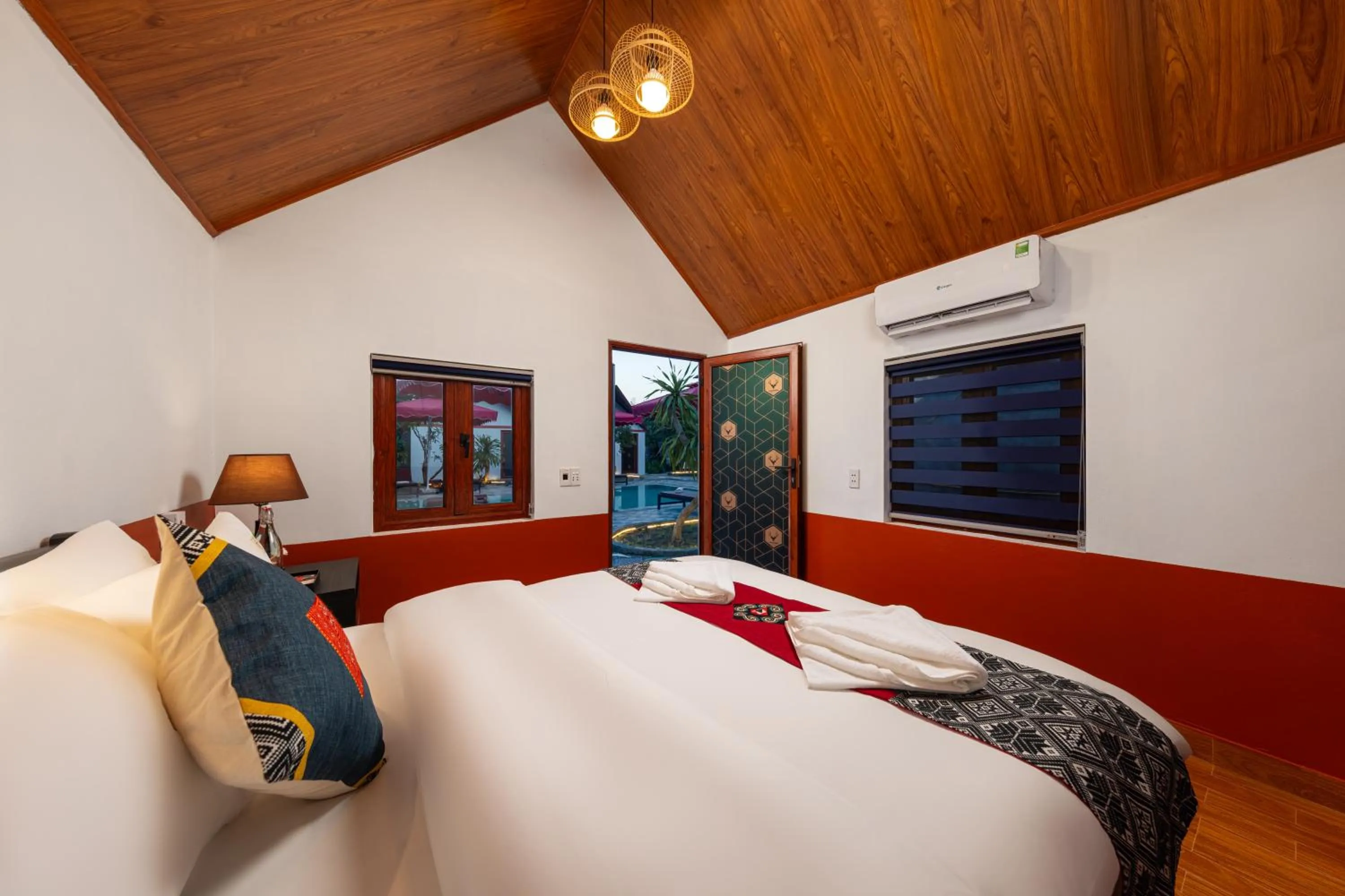 Bed in Cat Ba Serena Homestay And Swimming Pool