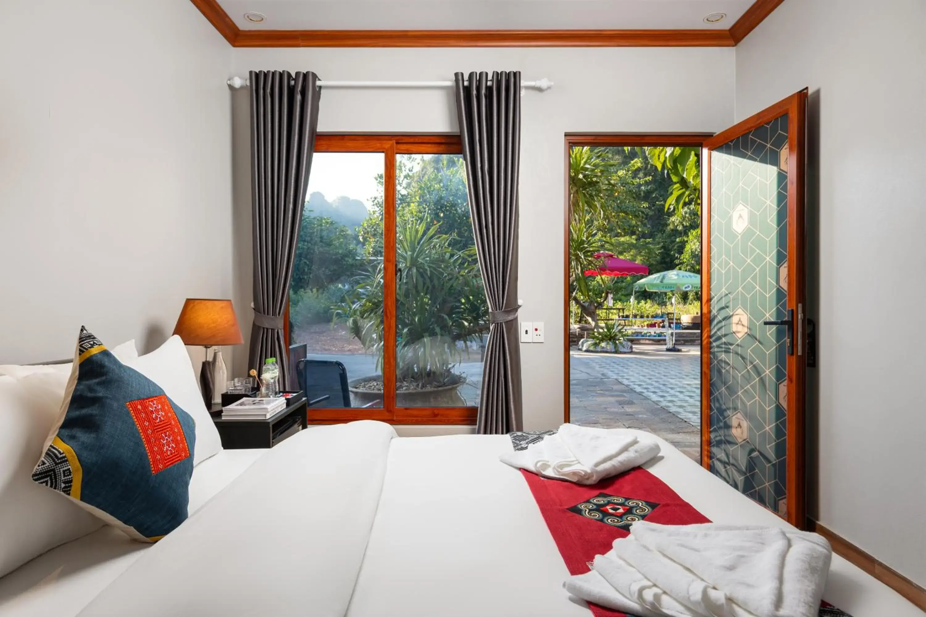 Queen Room with Garden View in Cat Ba Serena Homestay And Swimming Pool Queen Room with Garden View in Cat Ba Serena Homestay And Swimming Pool