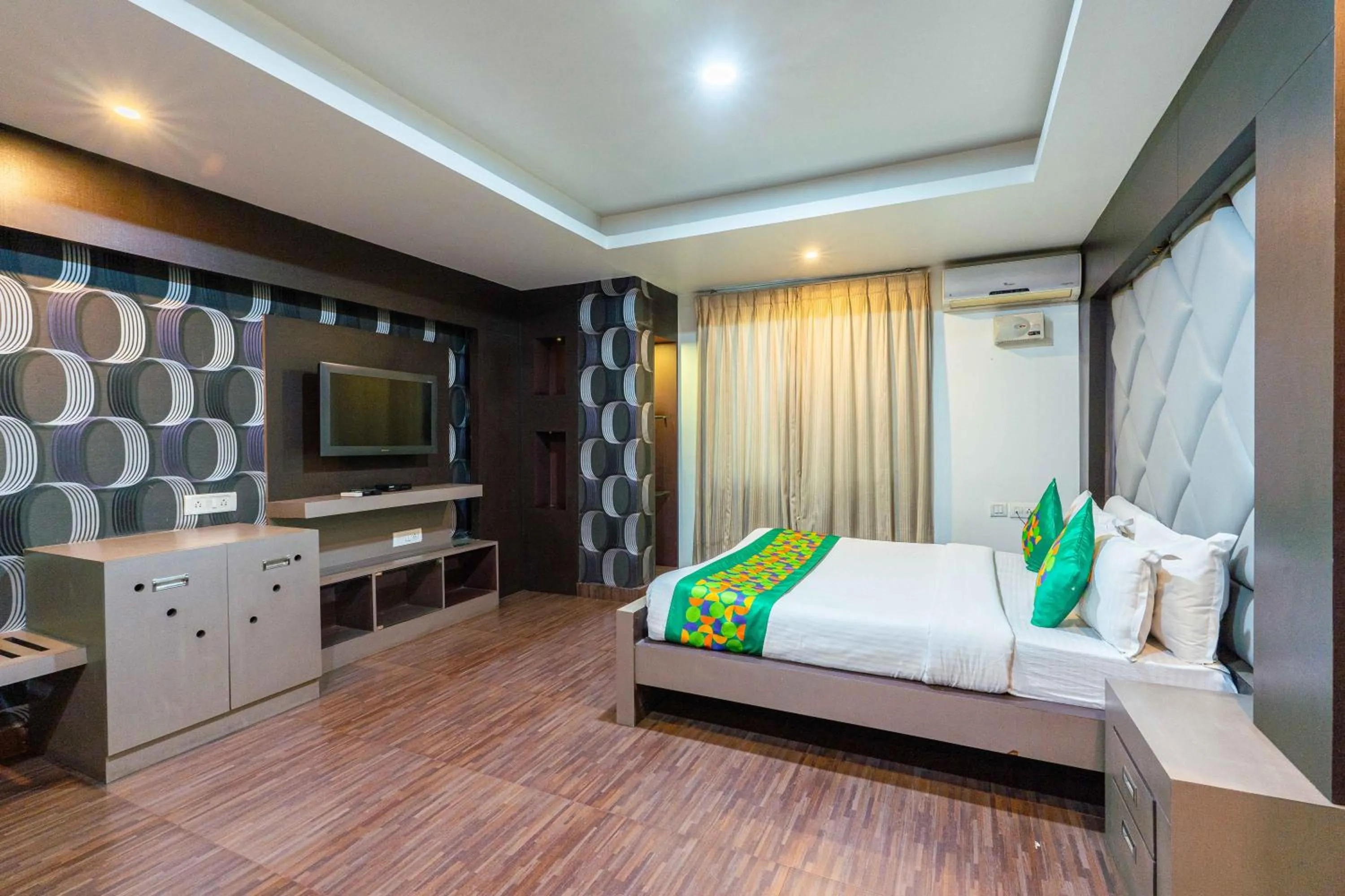 Bedroom, Bed in Treebo Kings Orchid