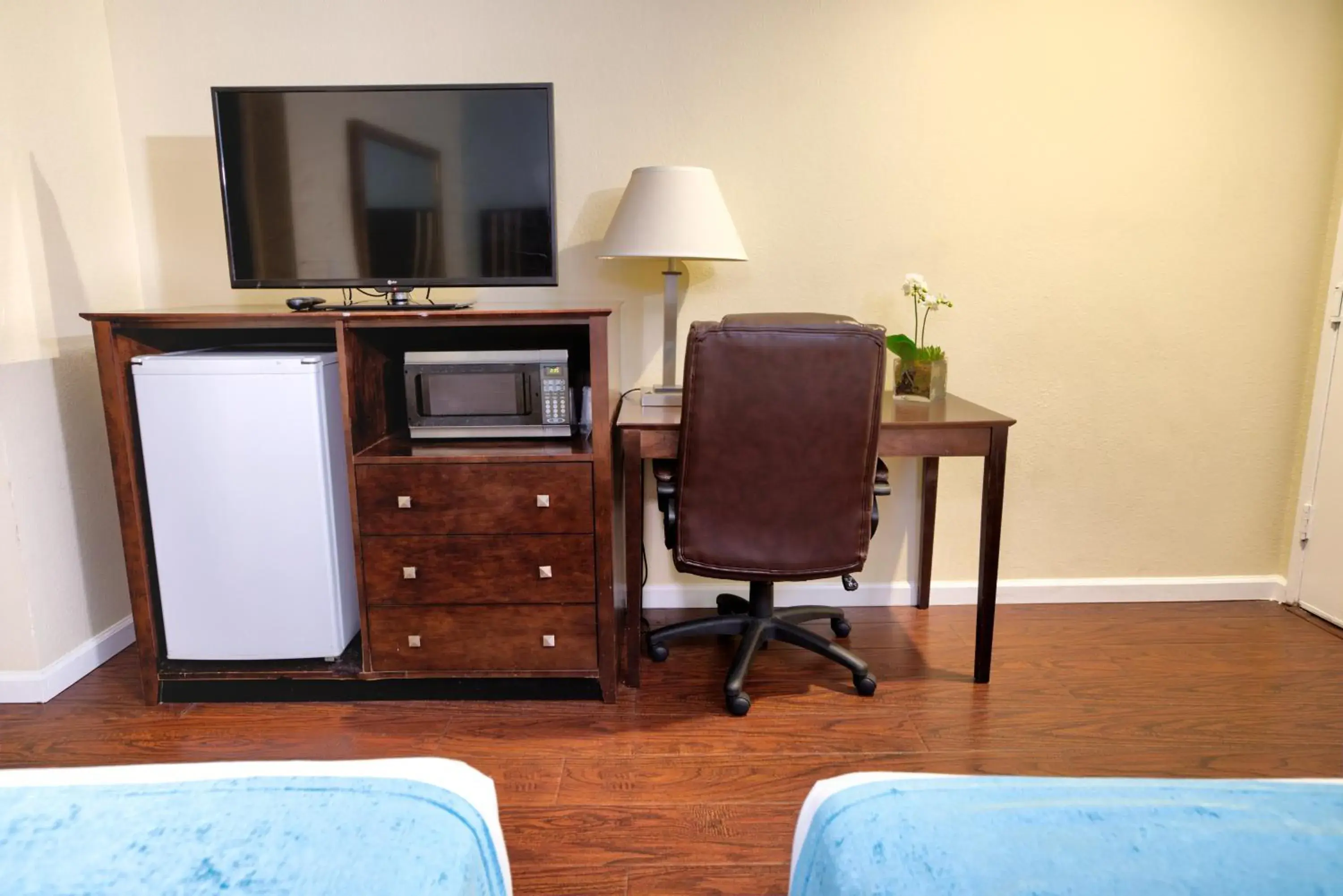 TV and multimedia in Sunrise Inn San Diego TV and multimedia in Sunrise Inn San Diego