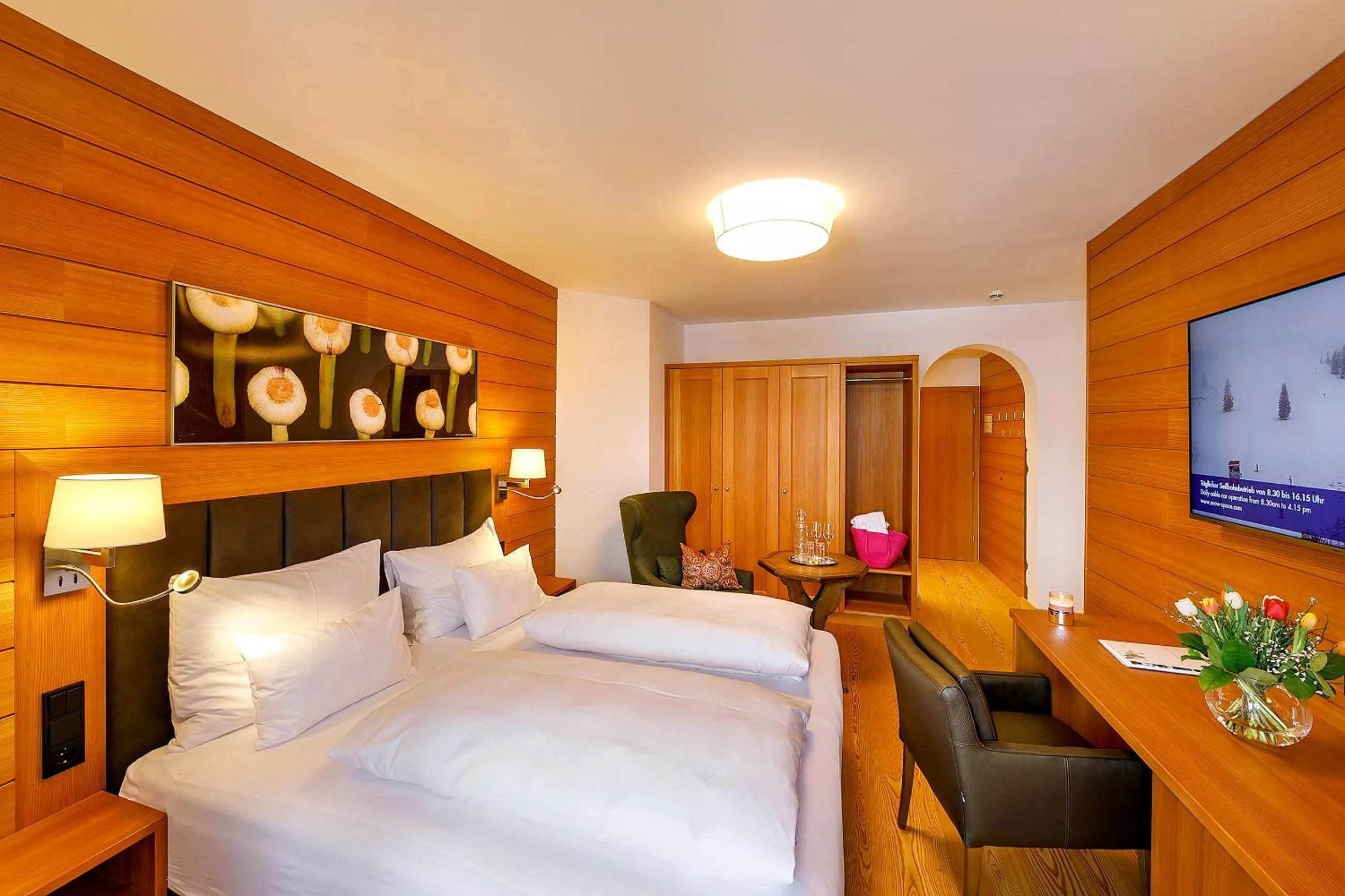 Photo of the whole room, Bed in Hotel Zinnkrügl