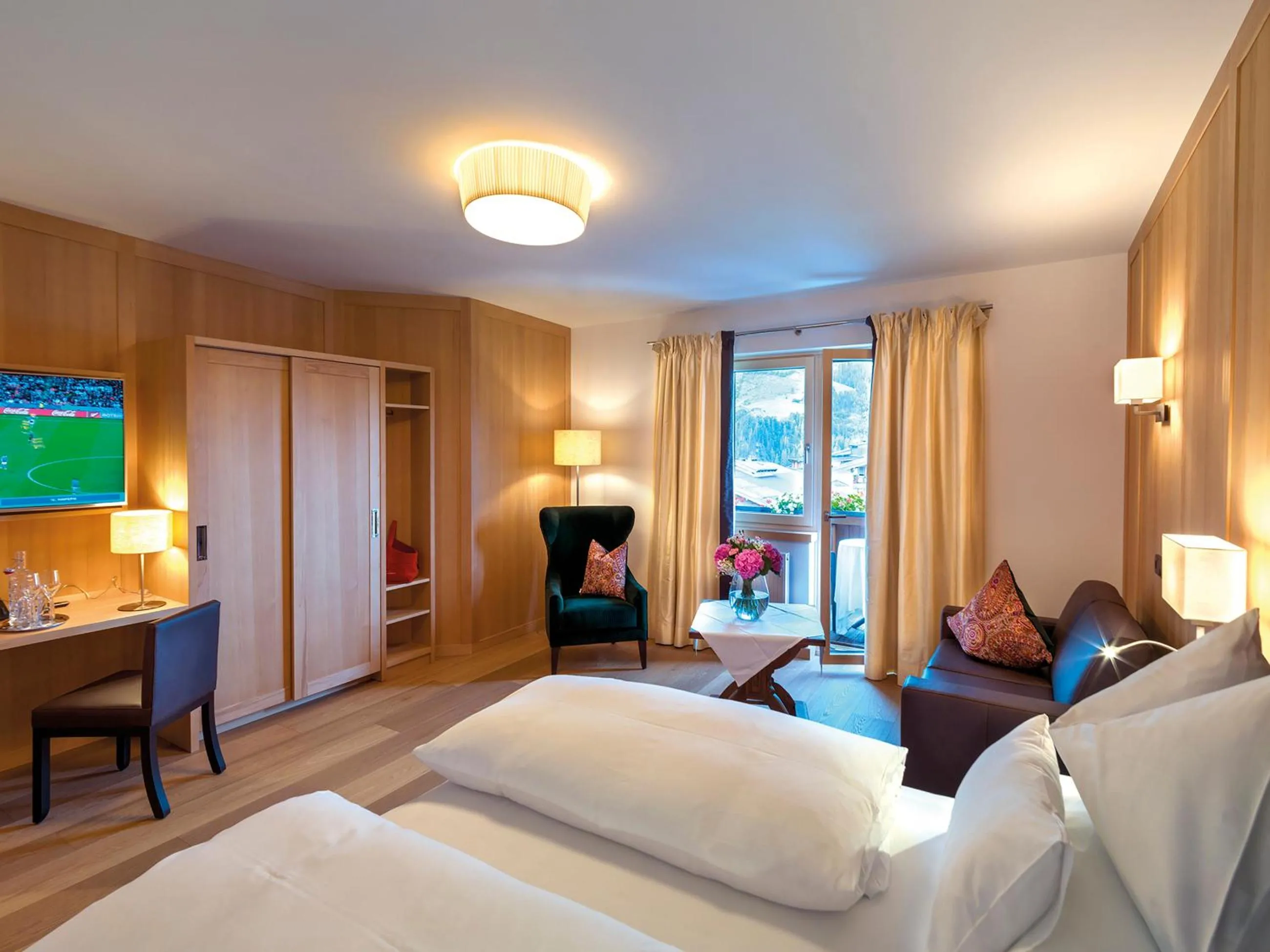 Photo of the whole room, Bed in Hotel Zinnkrügl