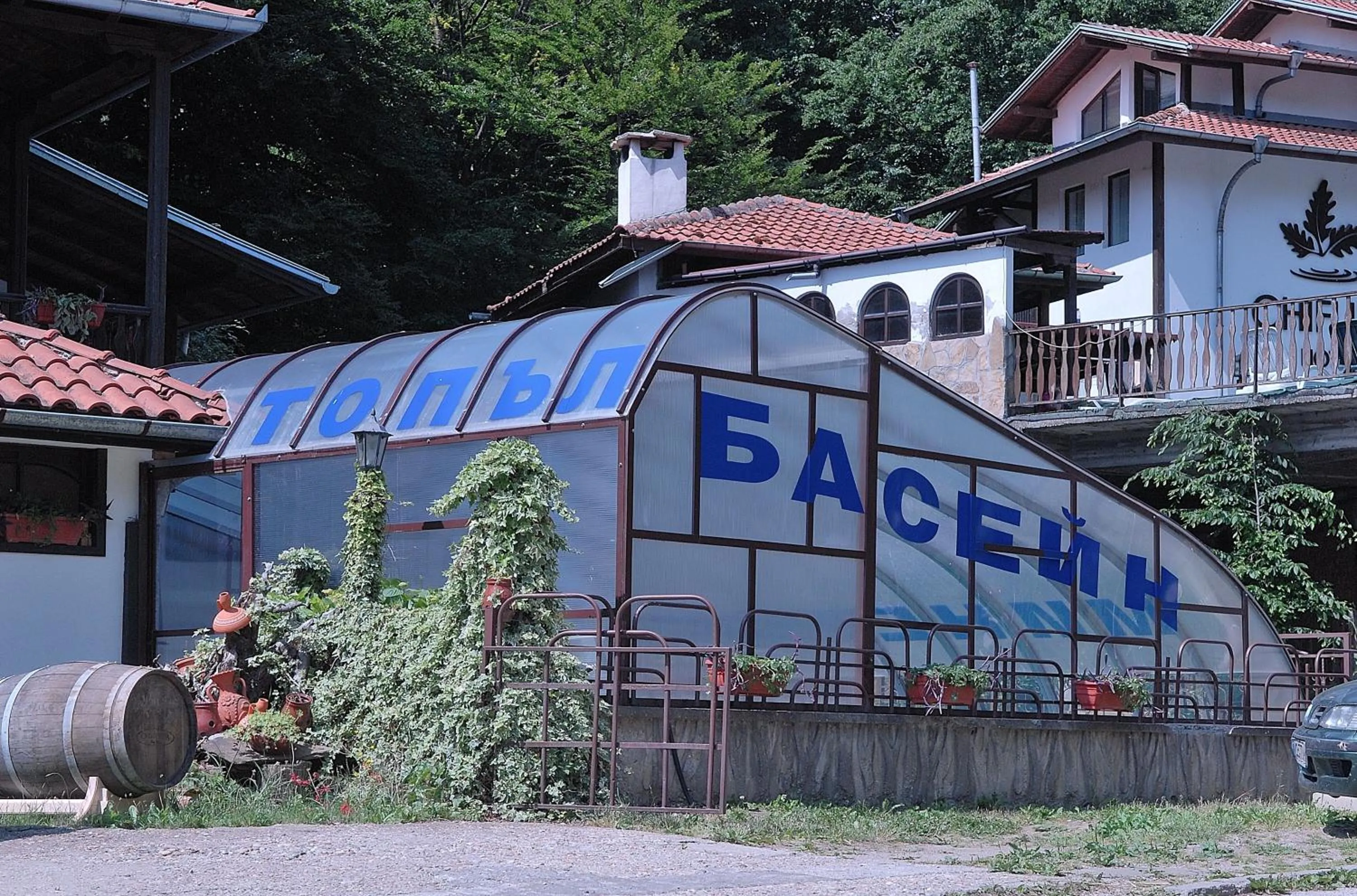Swimming pool in Blyan Family Hotel