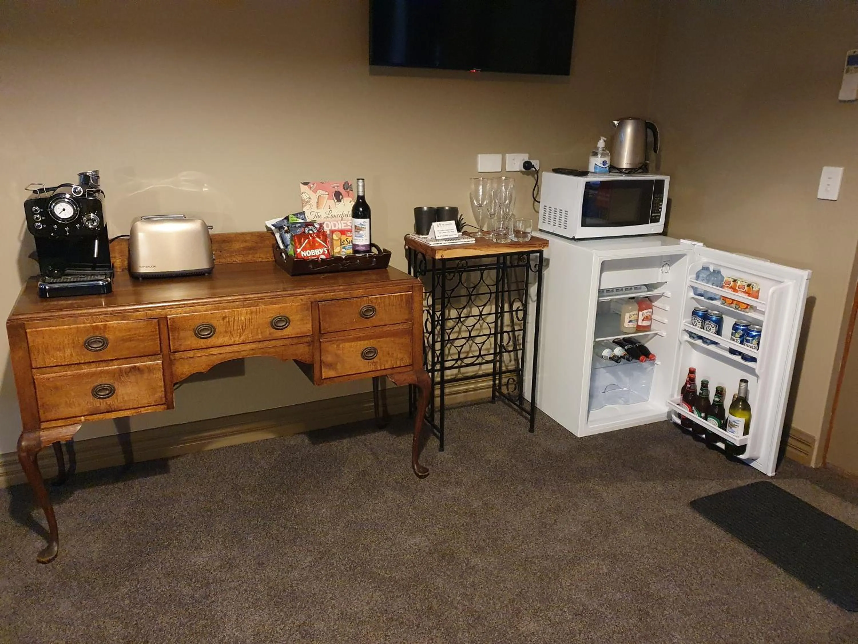 Coffee/tea facilities in The Lancefield Lodge