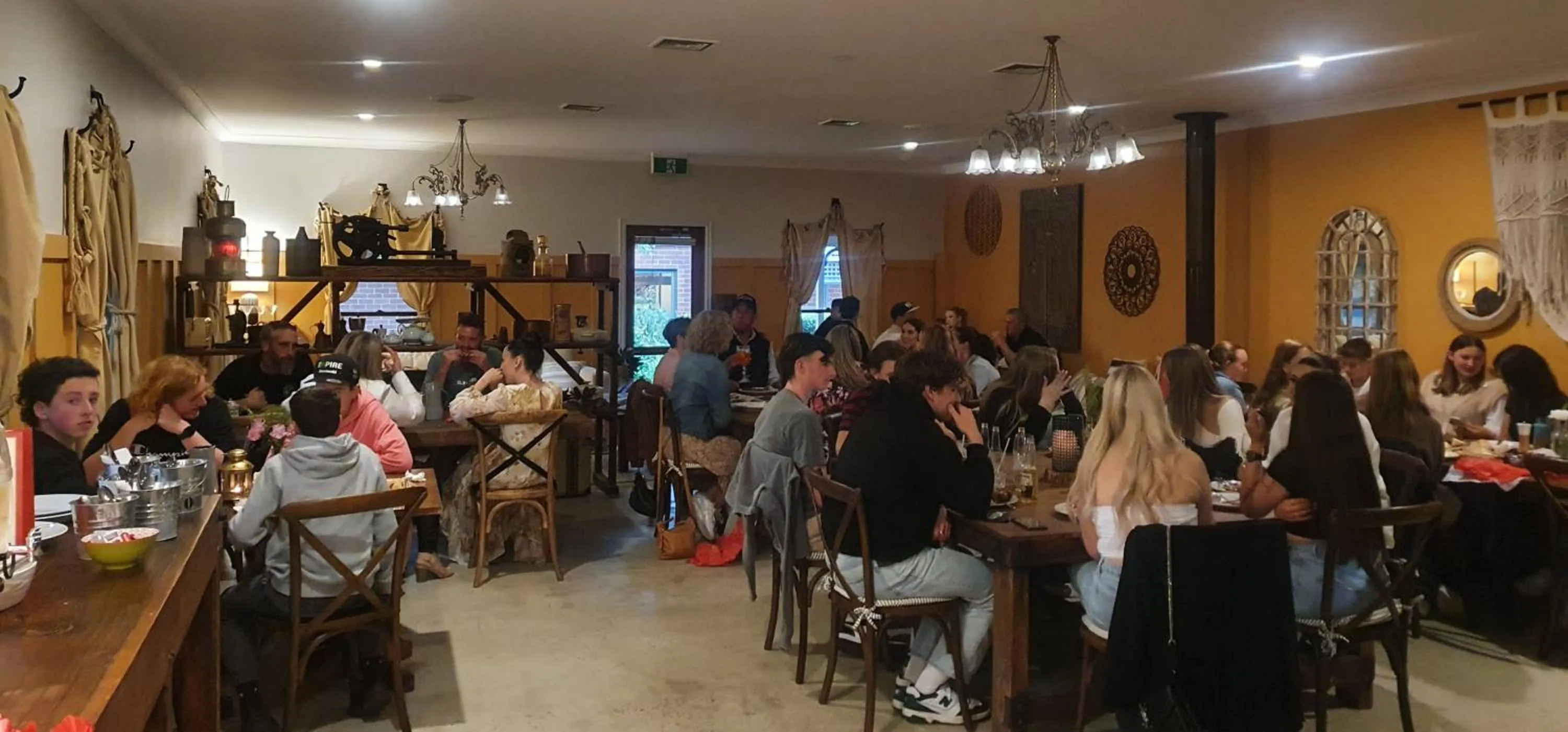 Restaurant/places to eat in The Lancefield Lodge