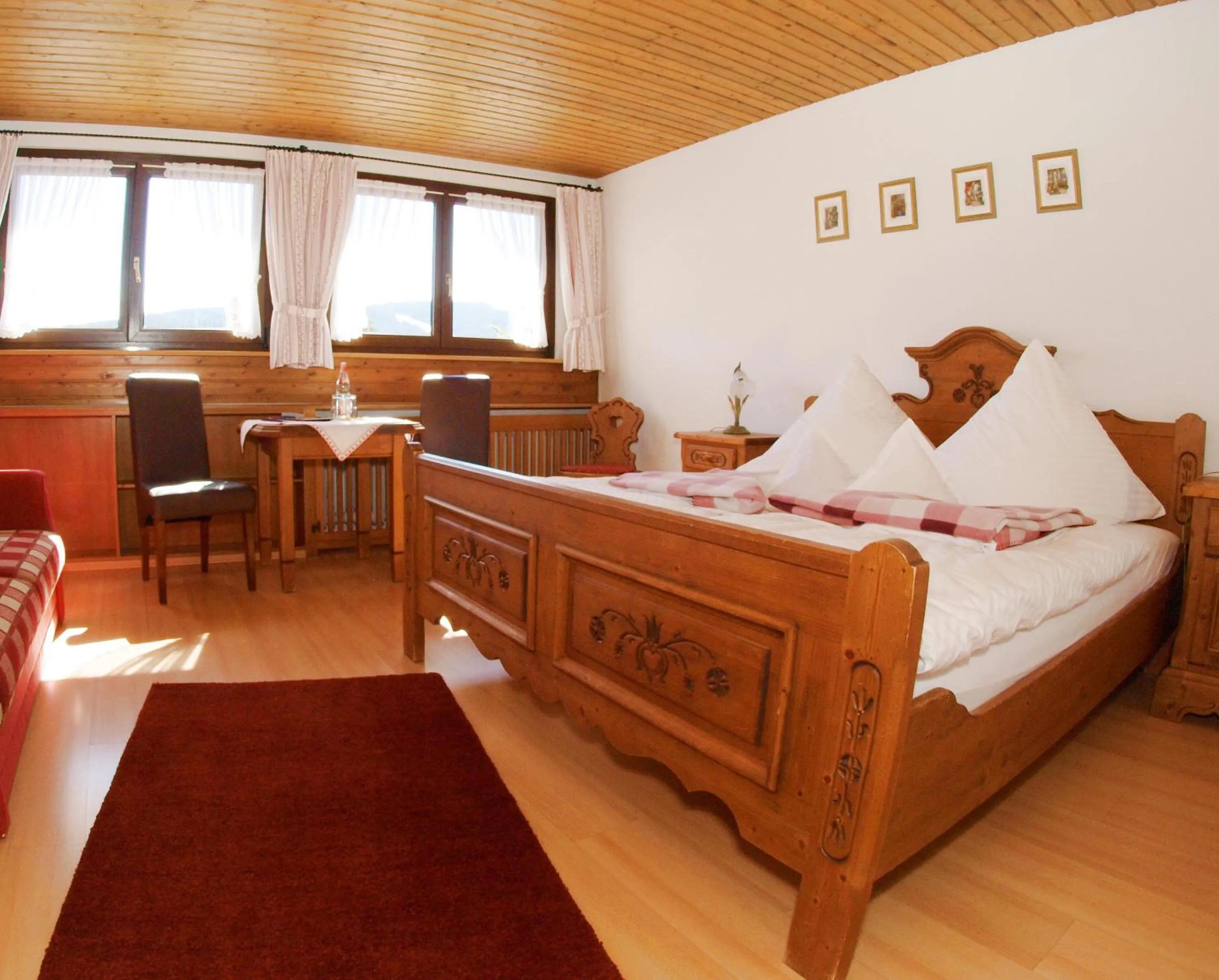 Photo of the whole room, Bed in Hotel Restaurant Peterle