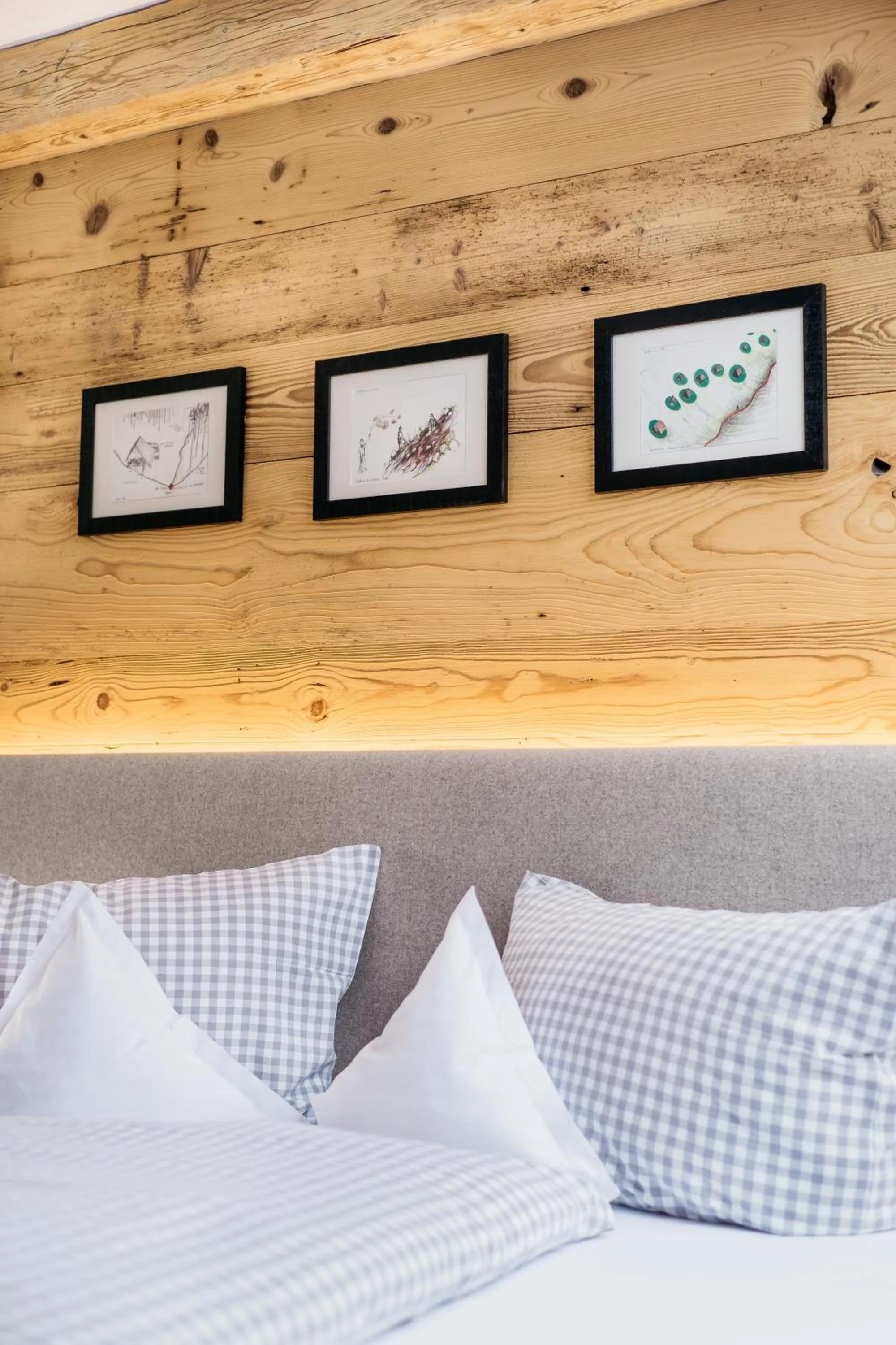 Decorative detail, Bed in Hotel Restaurant Peterle