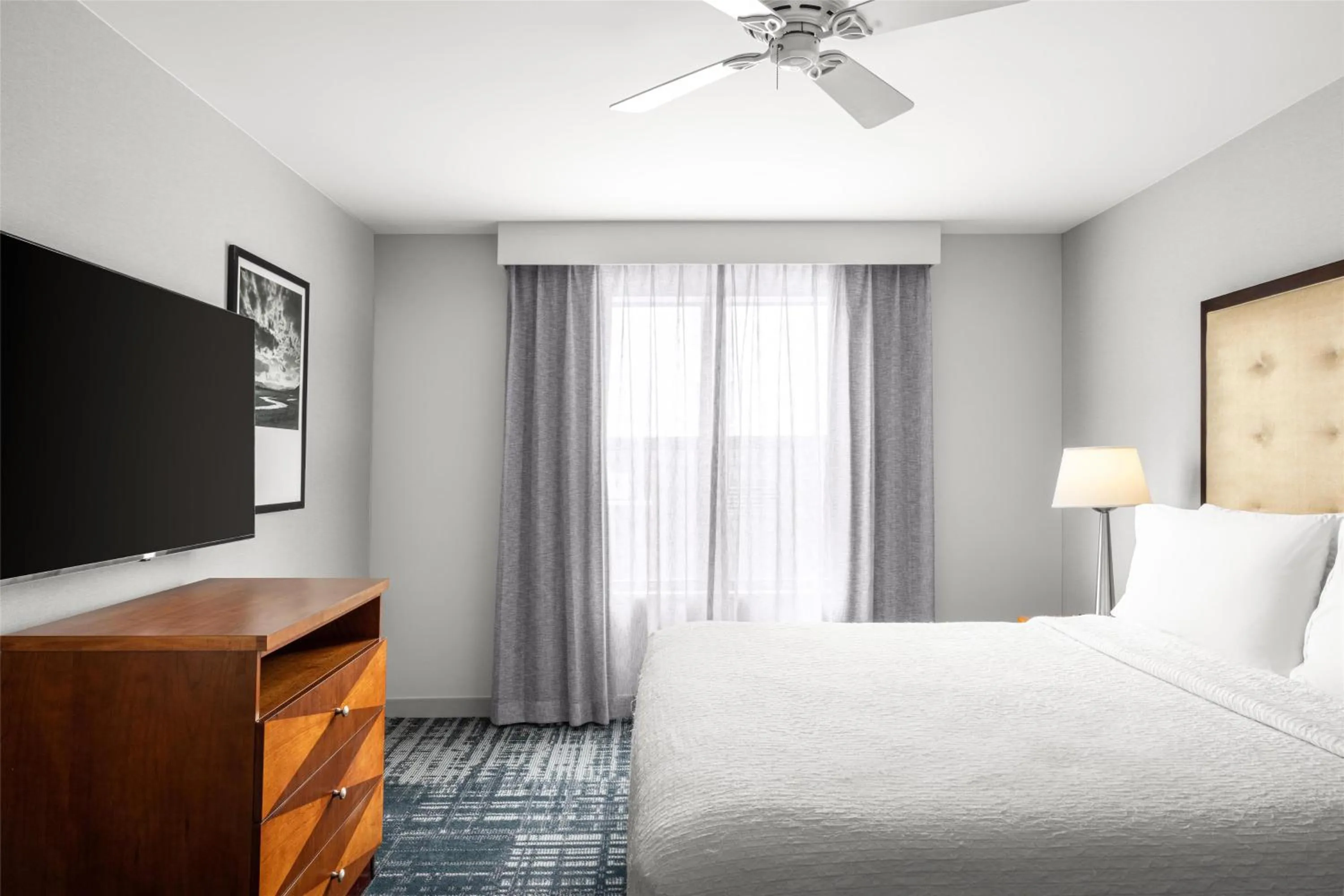 Bed in Homewood Suites by Hilton Dulles-North Loudoun