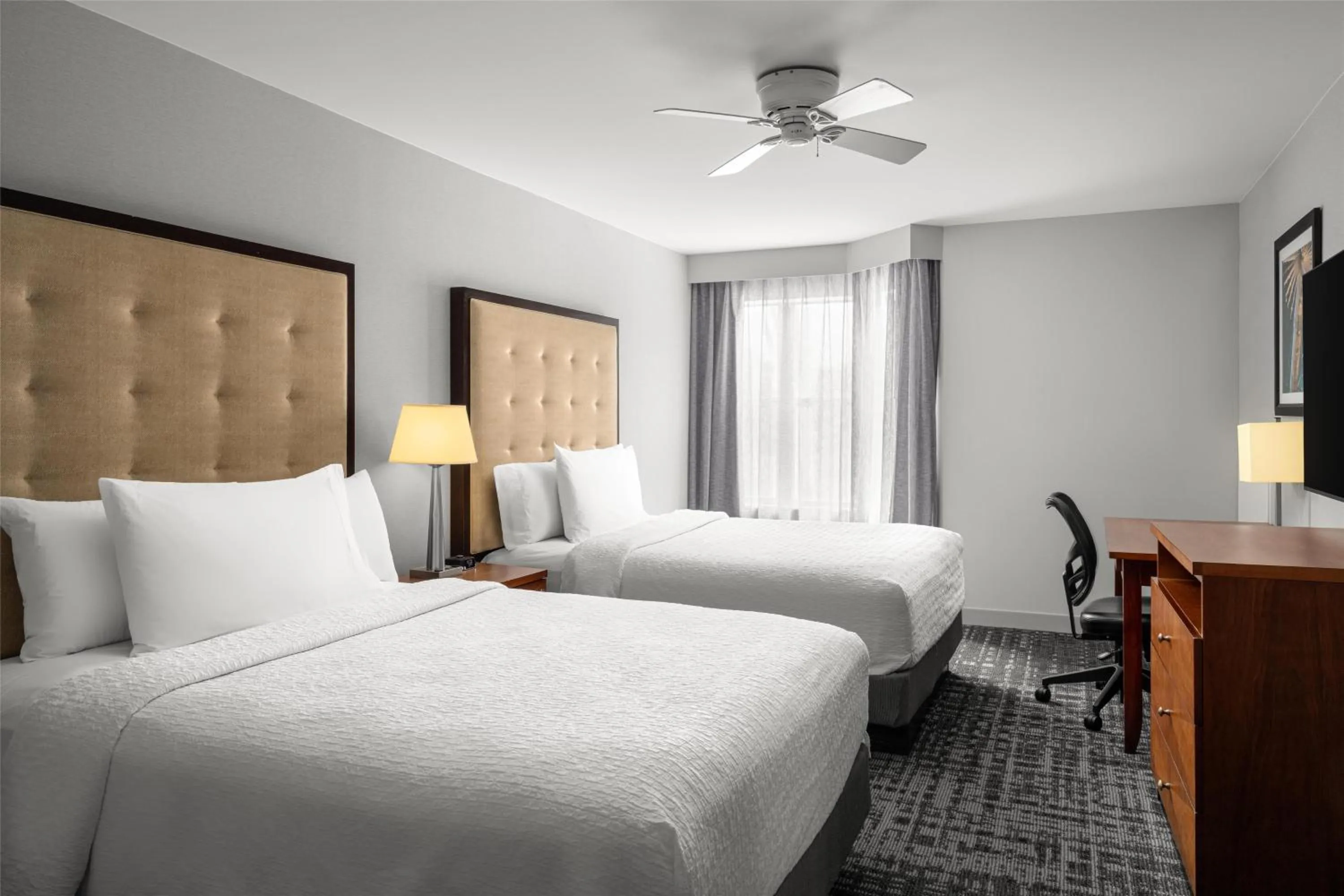 Bed in Homewood Suites by Hilton Dulles-North Loudoun