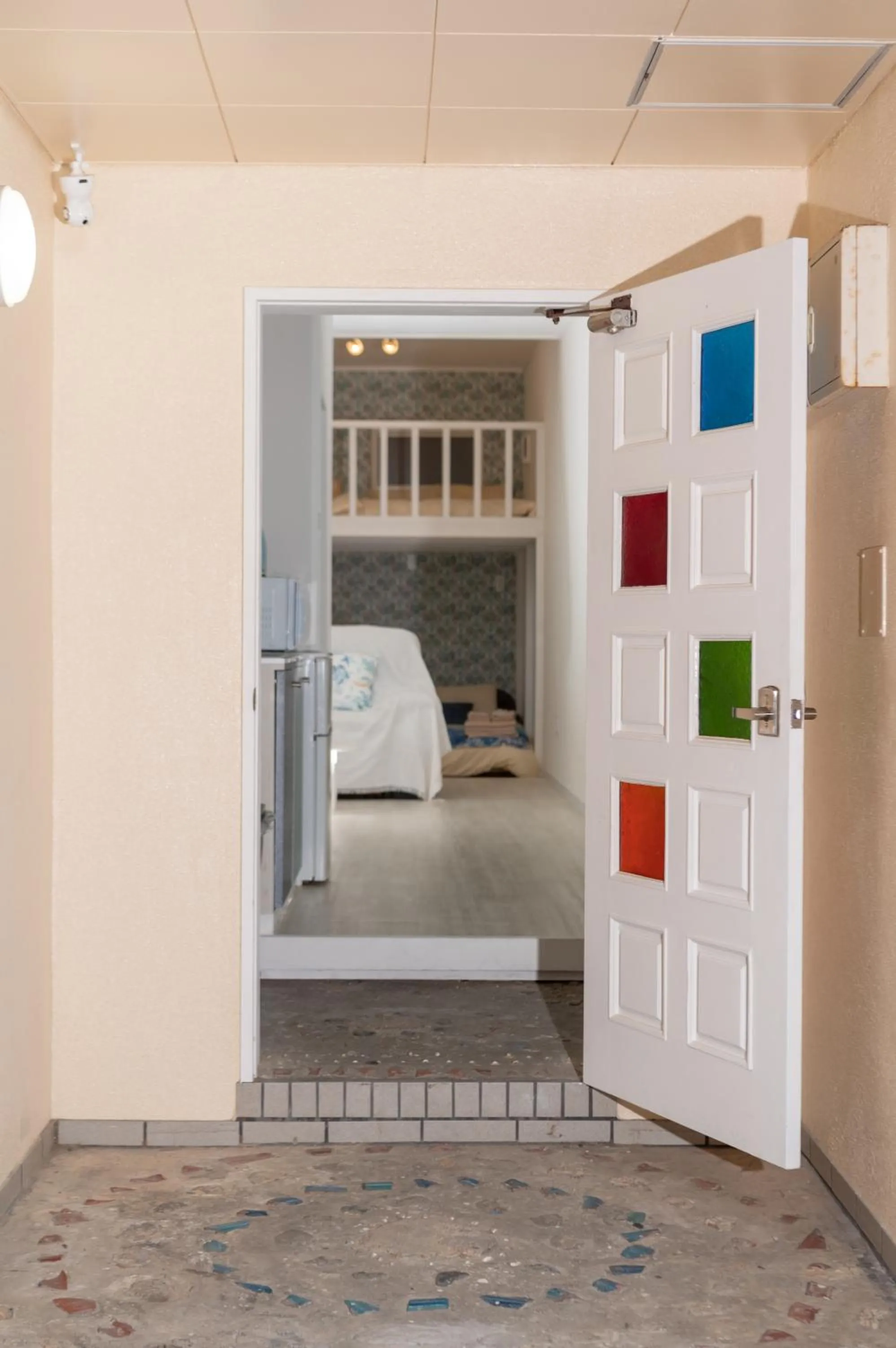 Property building, Bed in Maximum of 21 people can be rented in one building 3 minutes walk to Tomari Port 10 minutes drive to the airport No parking lot 30 seconds walk from paid parking lot warayunso port city May