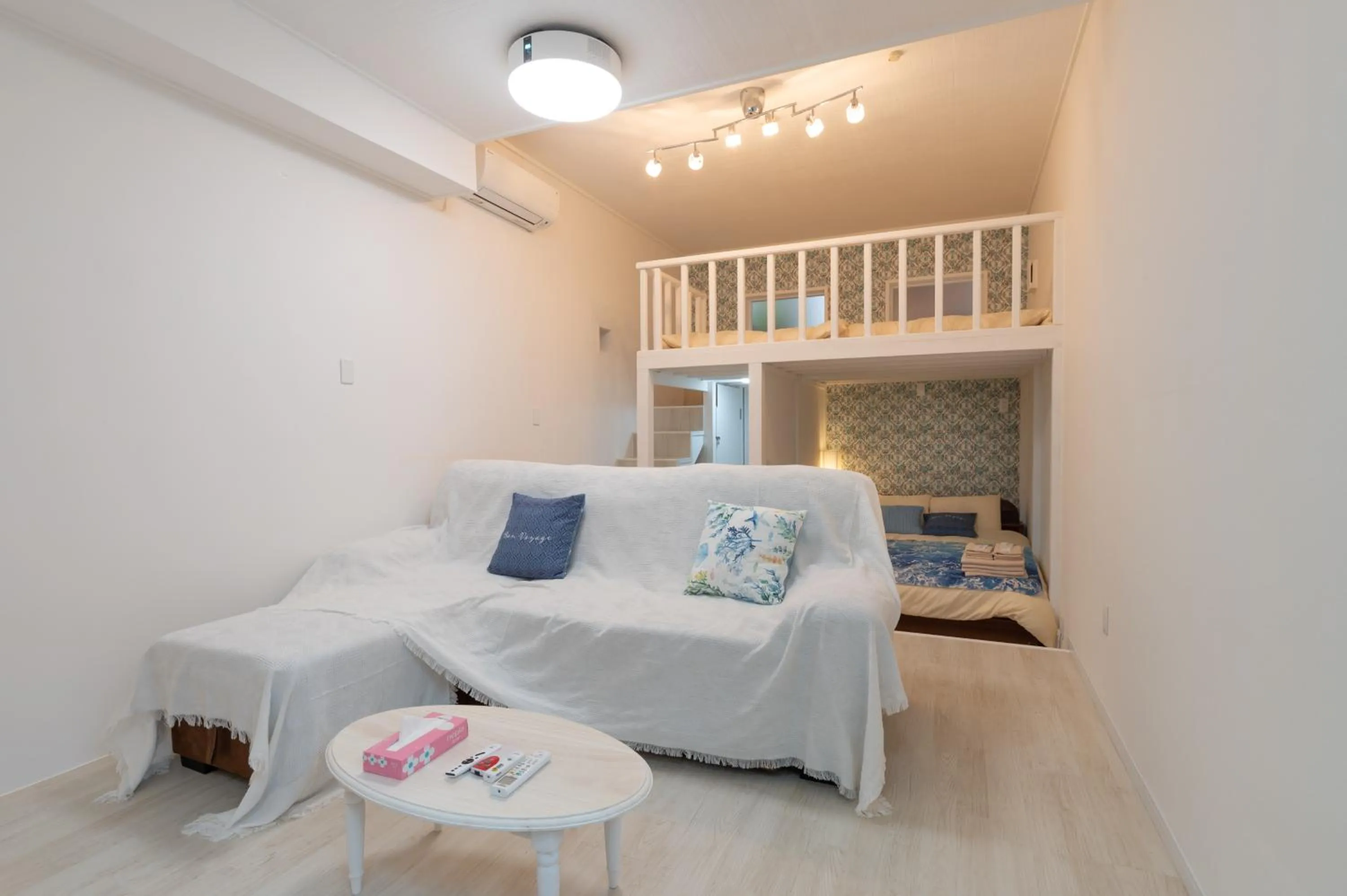 Photo of the whole room, Bed in Maximum of 21 people can be rented in one building 3 minutes walk to Tomari Port 10 minutes drive to the airport No parking lot 30 seconds walk from paid parking lot warayunso port city May