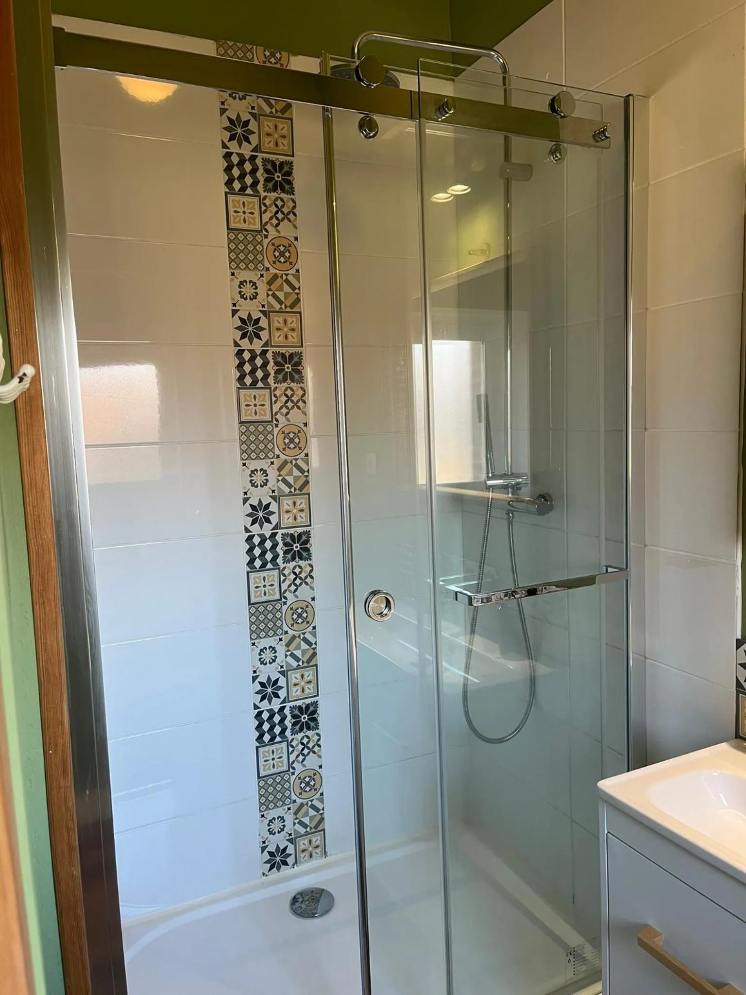 Shower in Maison de la Comtesse
