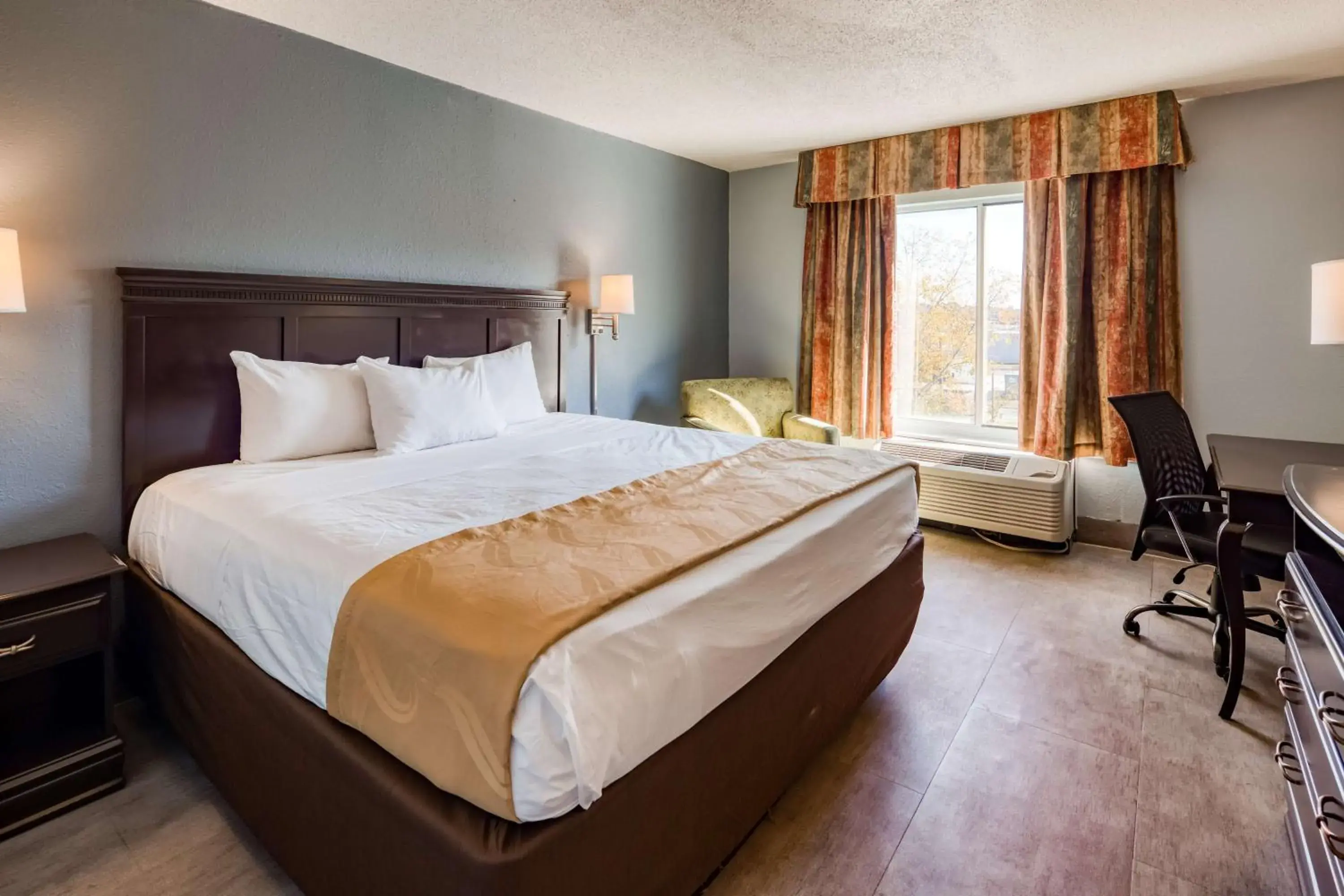 Bed in SureStay Plus Hotel by Best Western Durham Medical Center Bed in SureStay Plus Hotel by Best Western Durham Medical Center