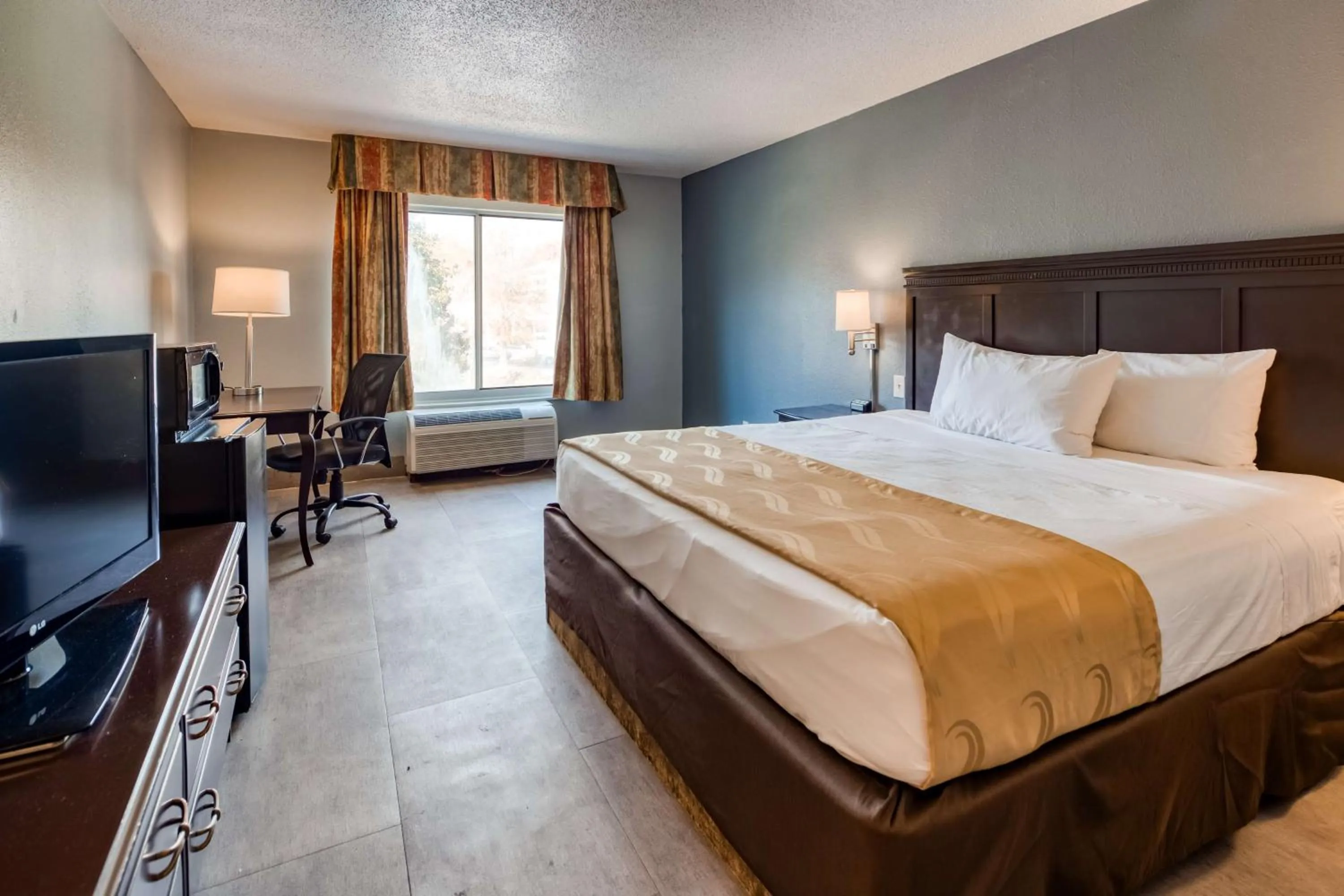 Photo of the whole room, Bed in SureStay Plus Hotel by Best Western Durham Medical Center