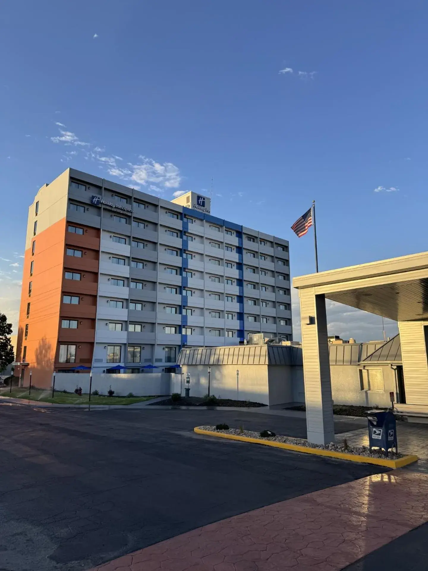 Property building in Holiday Inn Express Denver Central - North Property building in Holiday Inn Express Denver Central - North