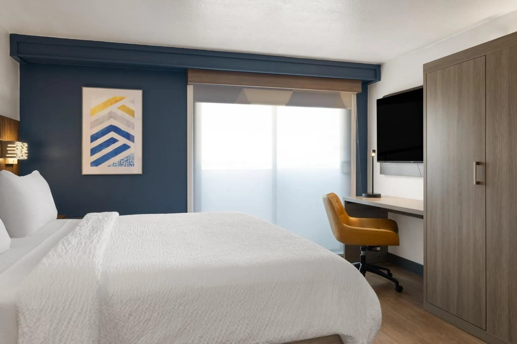 Photo of the whole room, Bed in Holiday Inn Express Denver Central - North