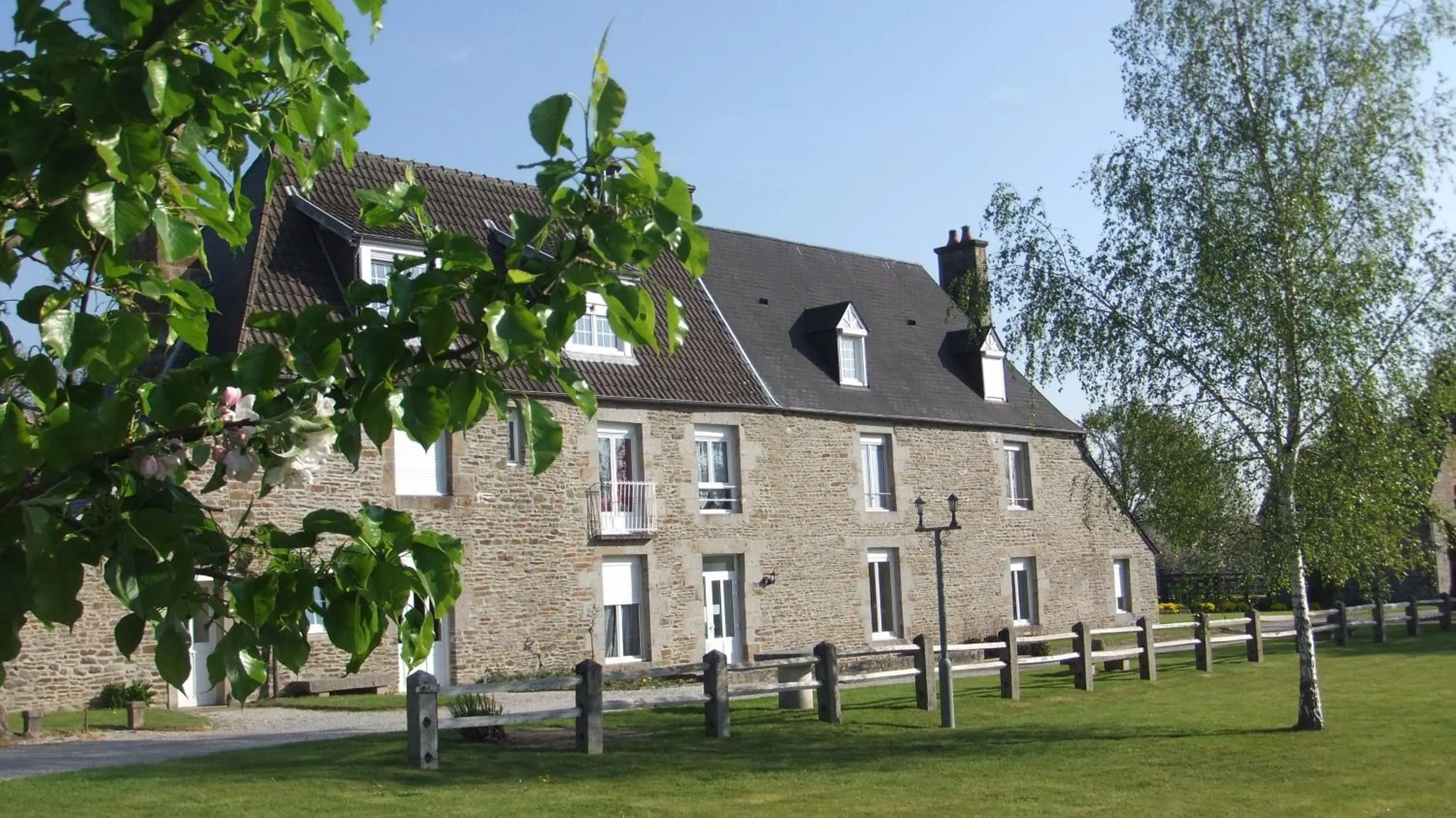 Facade/entrance in Gîtes de L'Aumondière