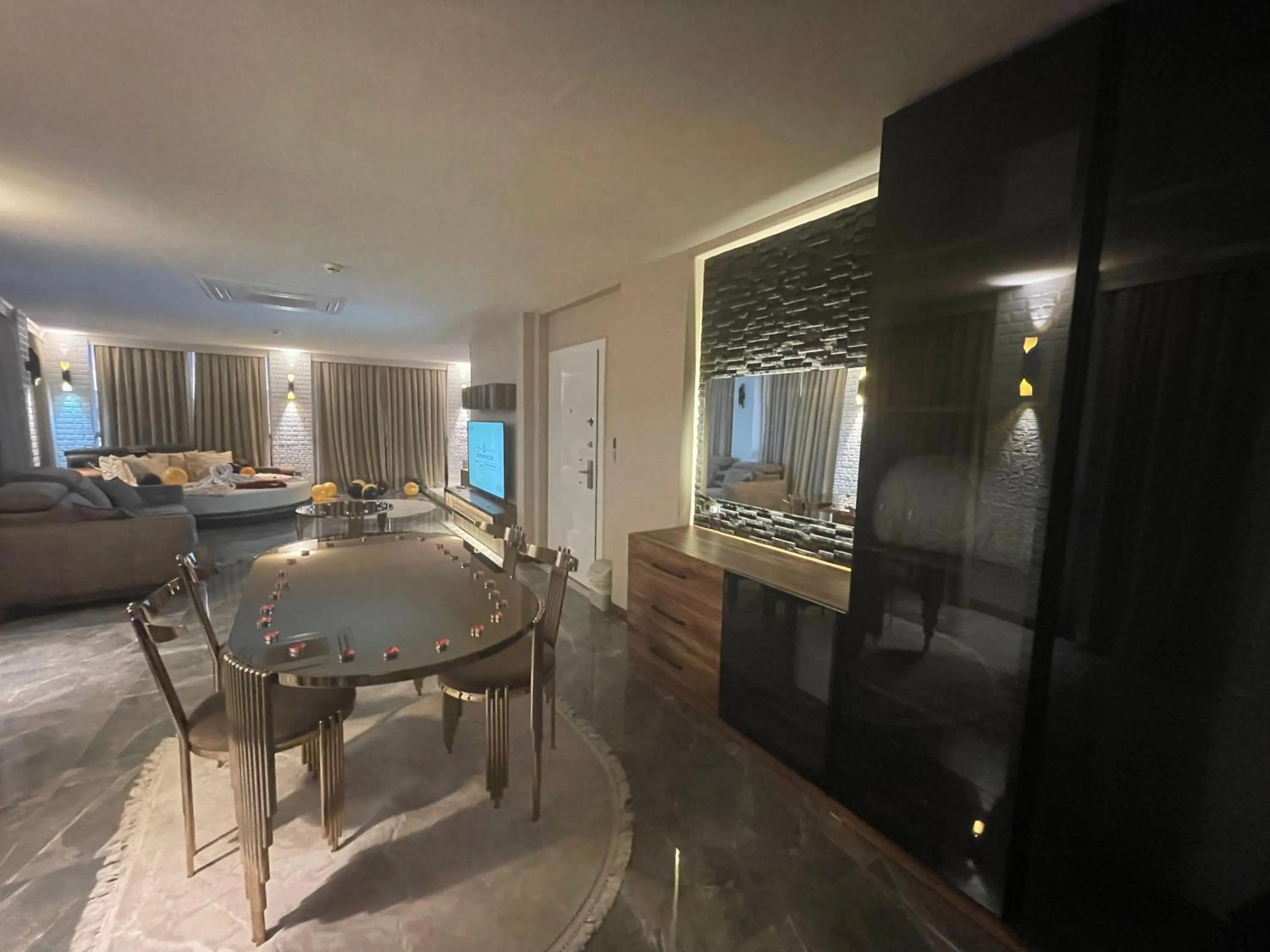 Dining area in Le Luxe Suites Hotel