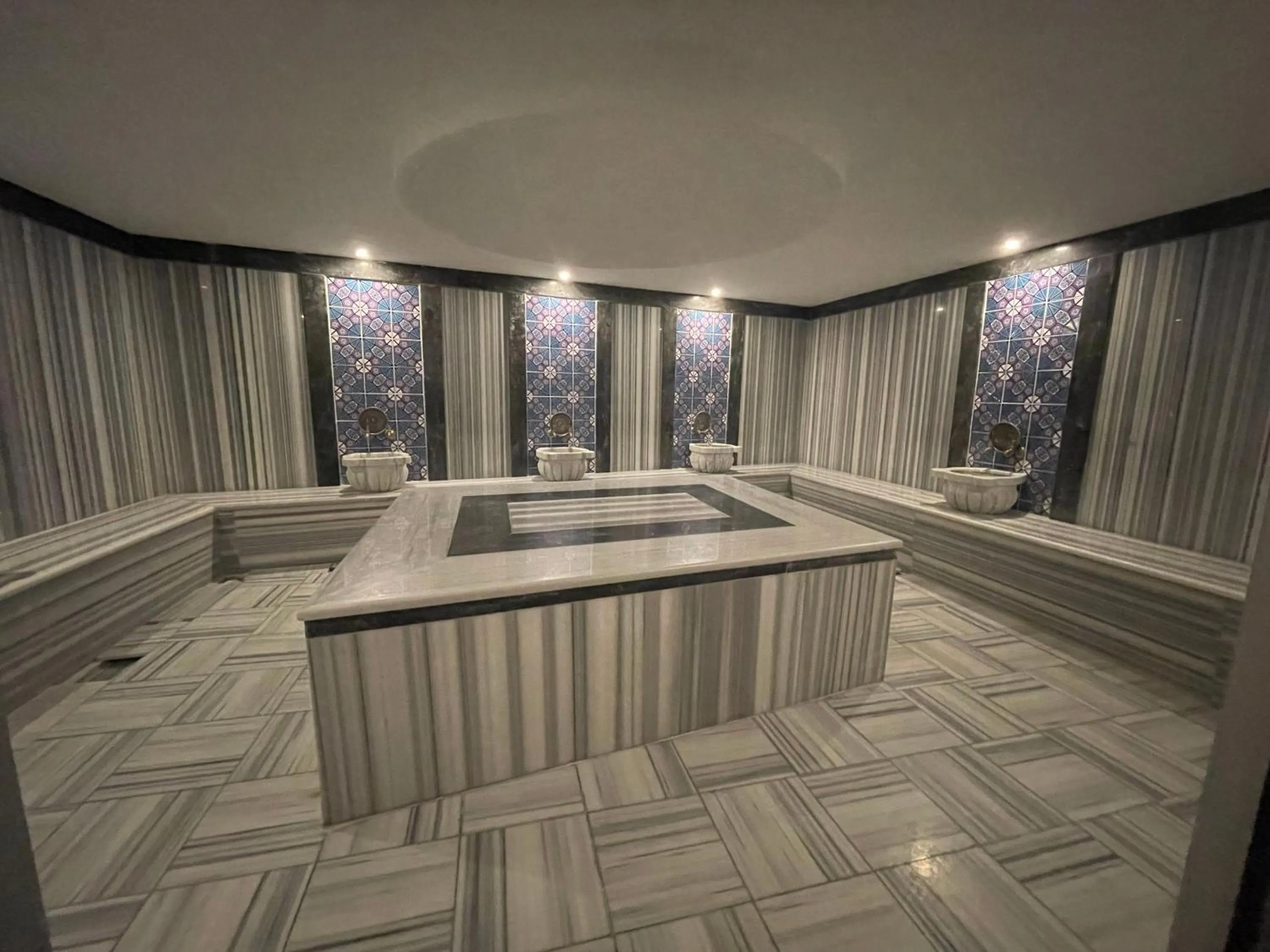 Spa and wellness centre/facilities in Le Luxe Suites Hotel