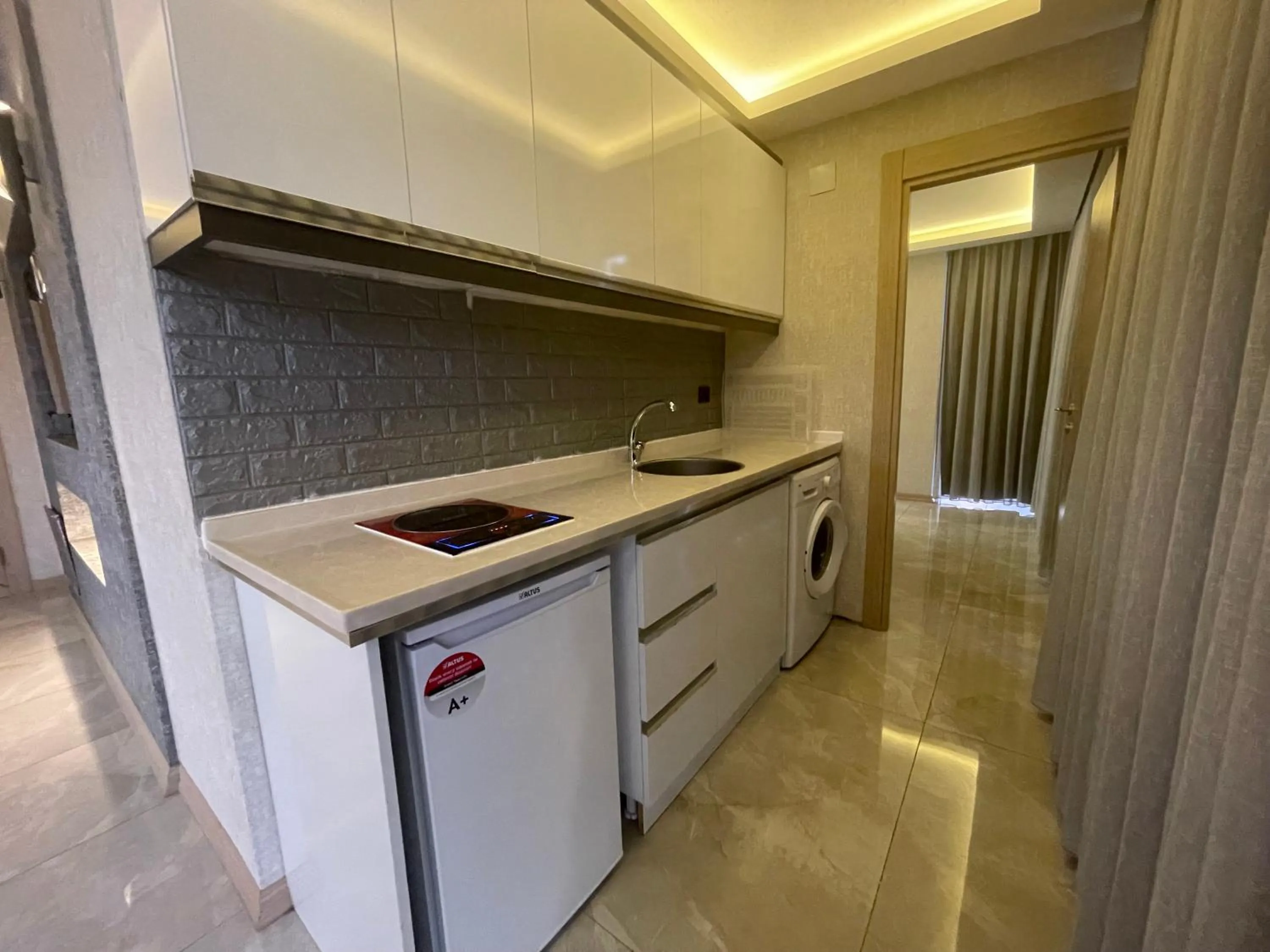 Kitchen or kitchenette in Le Luxe Suites Hotel