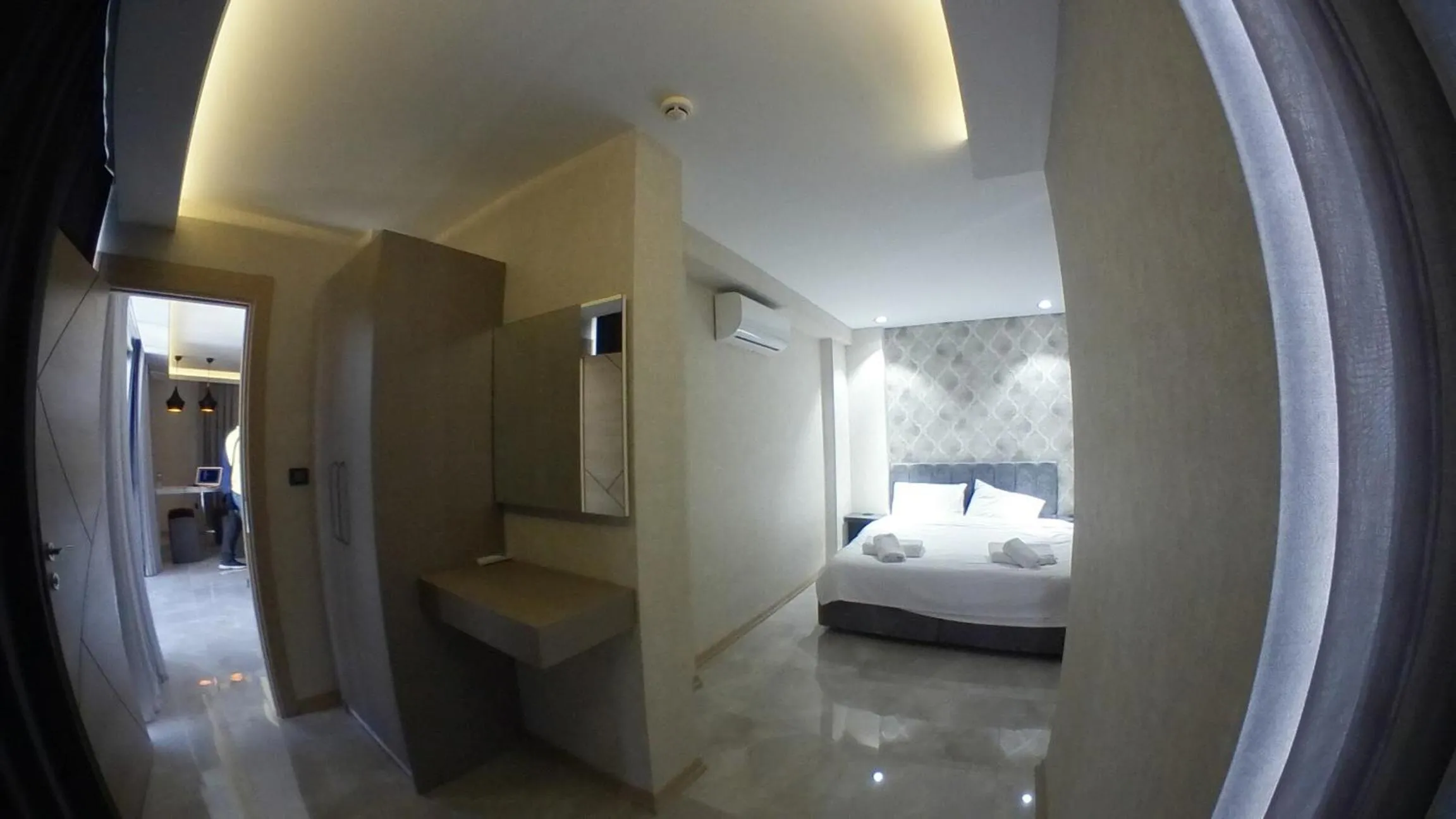 Bedroom, Bed in Le Luxe Suites Hotel