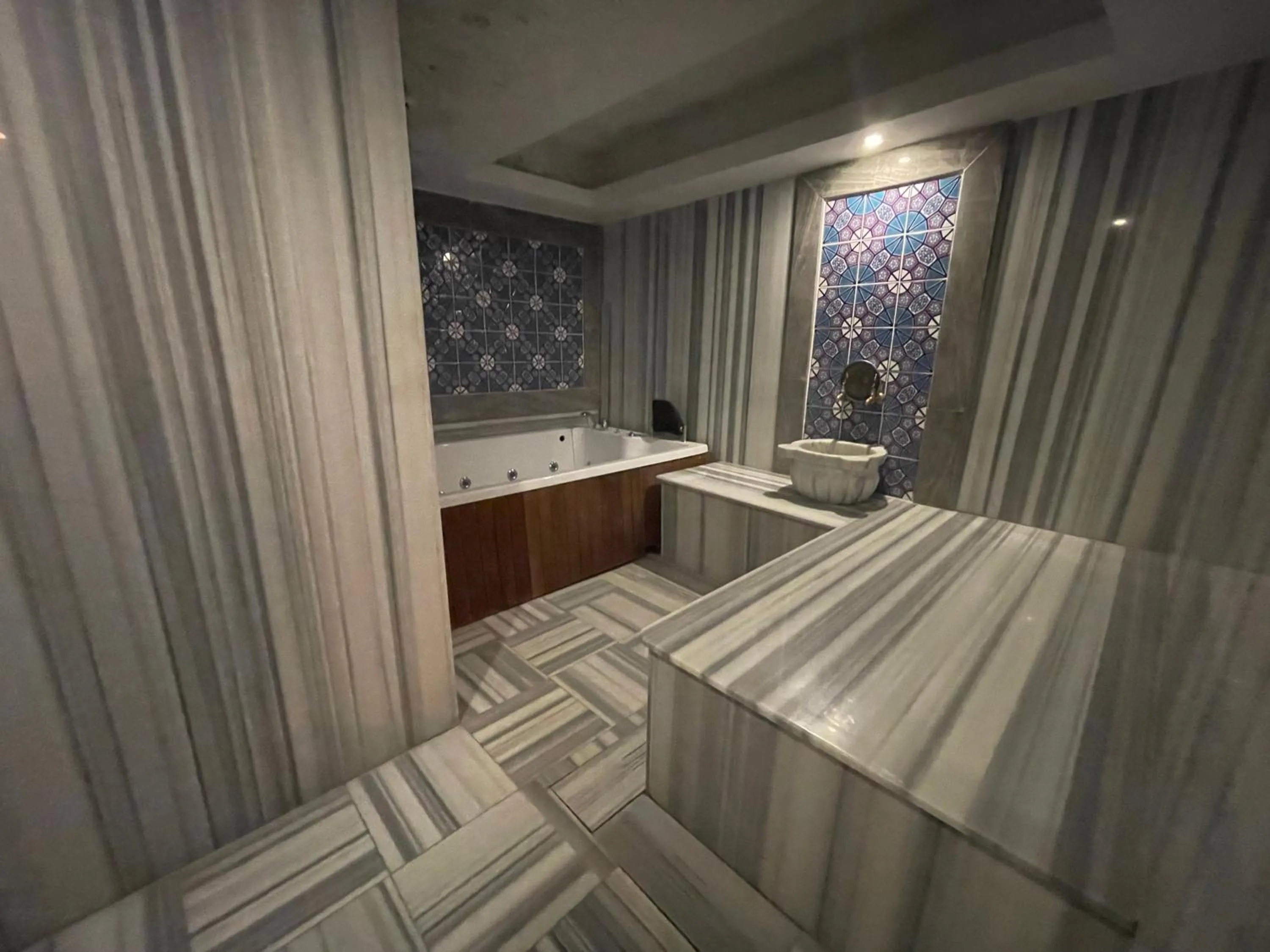 Spa and wellness centre/facilities, Bed in Le Luxe Suites Hotel