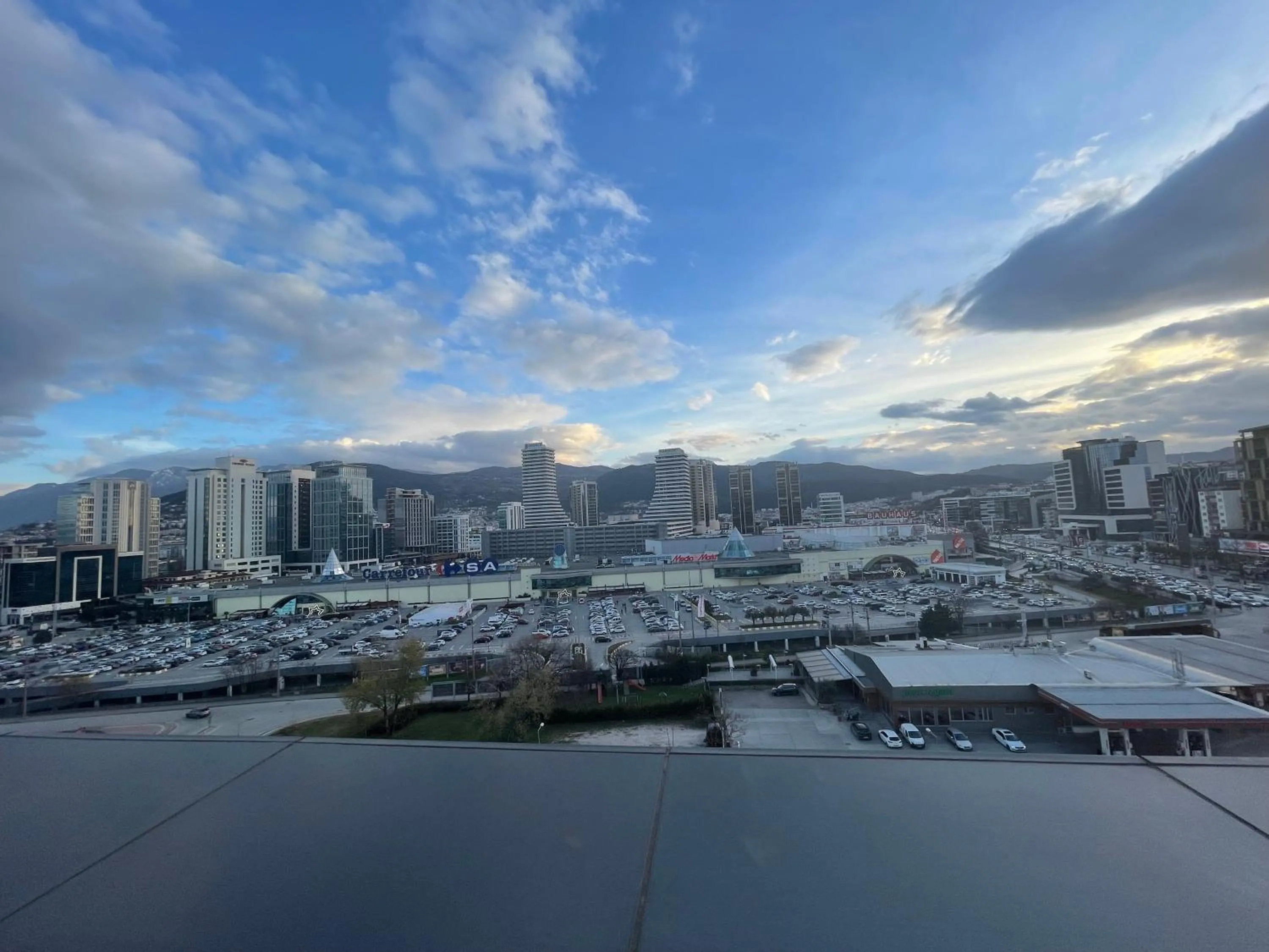 City view in Le Luxe Suites Hotel