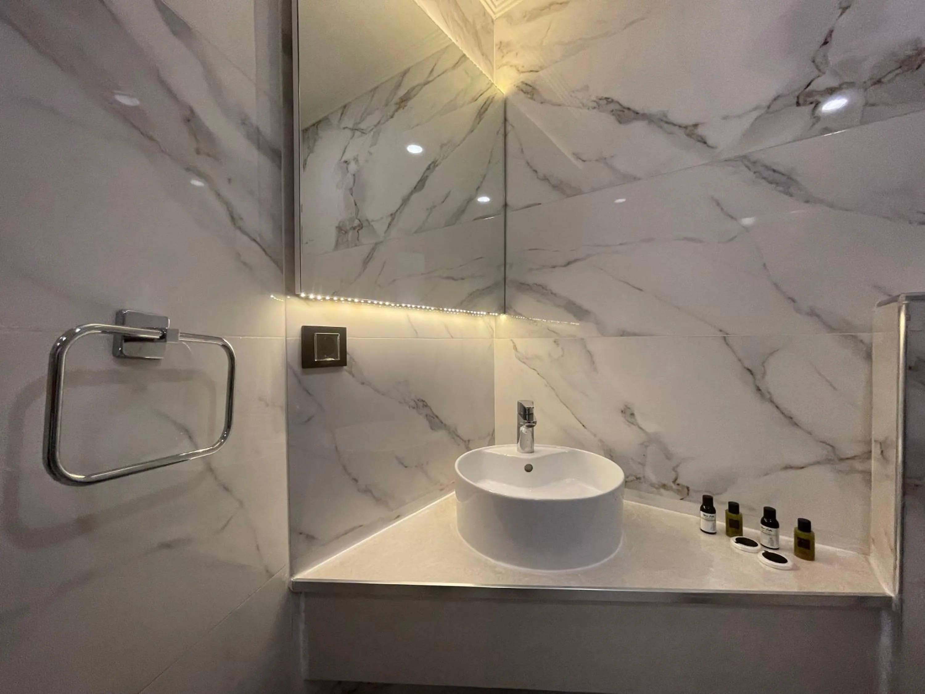 Bathroom in Le Luxe Suites Hotel