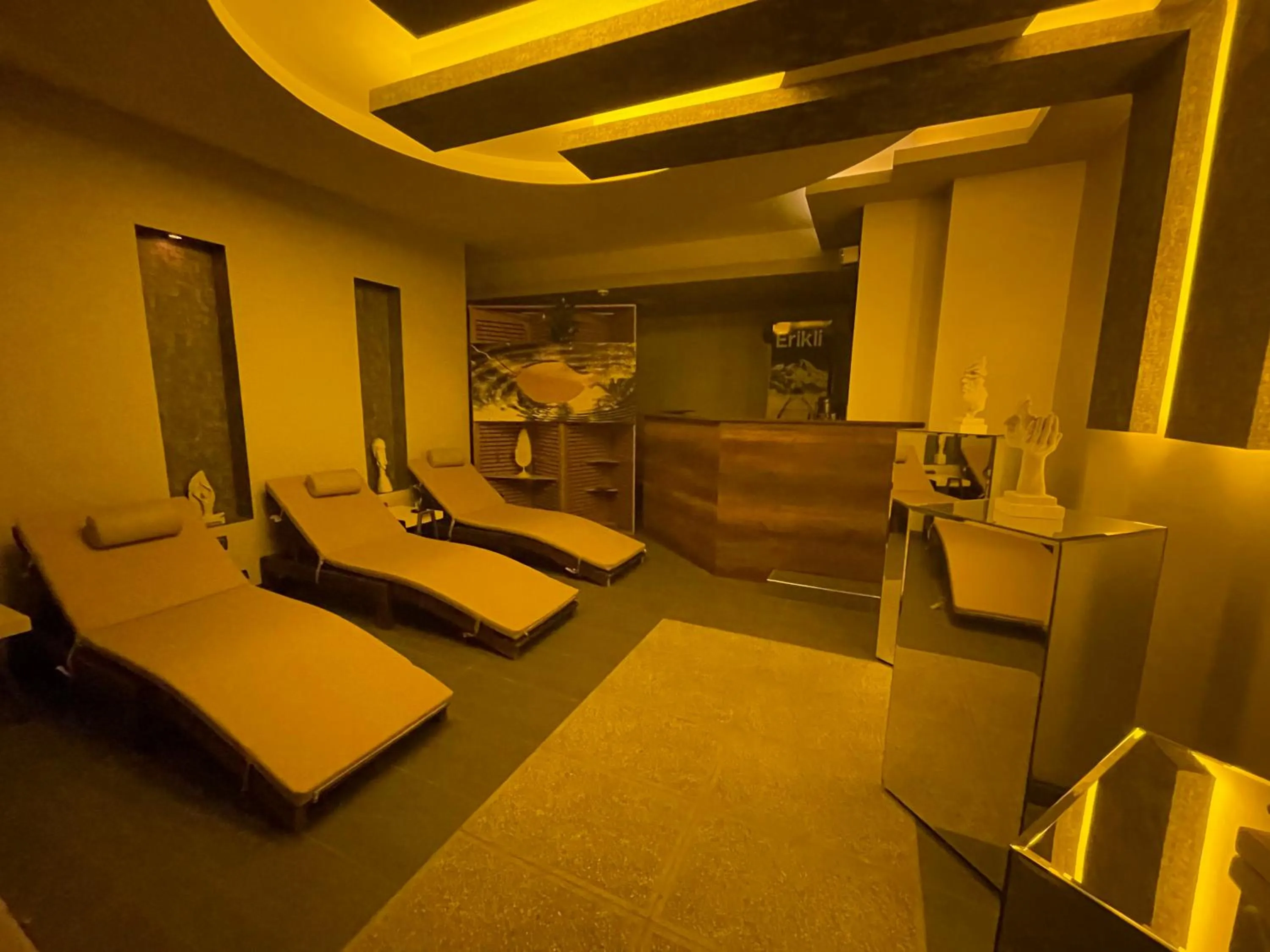 Spa and wellness centre/facilities in Le Luxe Suites Hotel