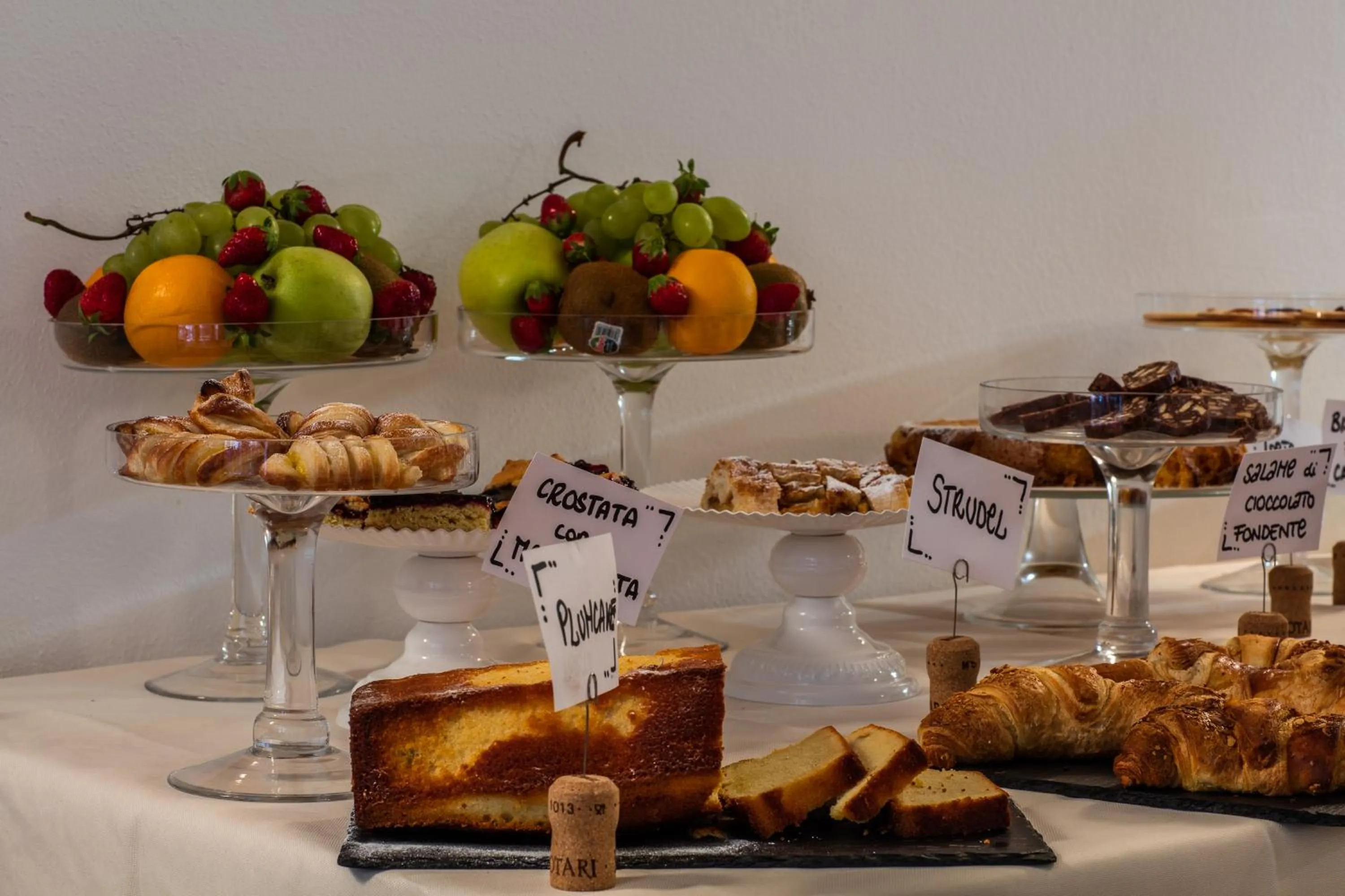 Buffet breakfast in Albergo Caffe Centrale