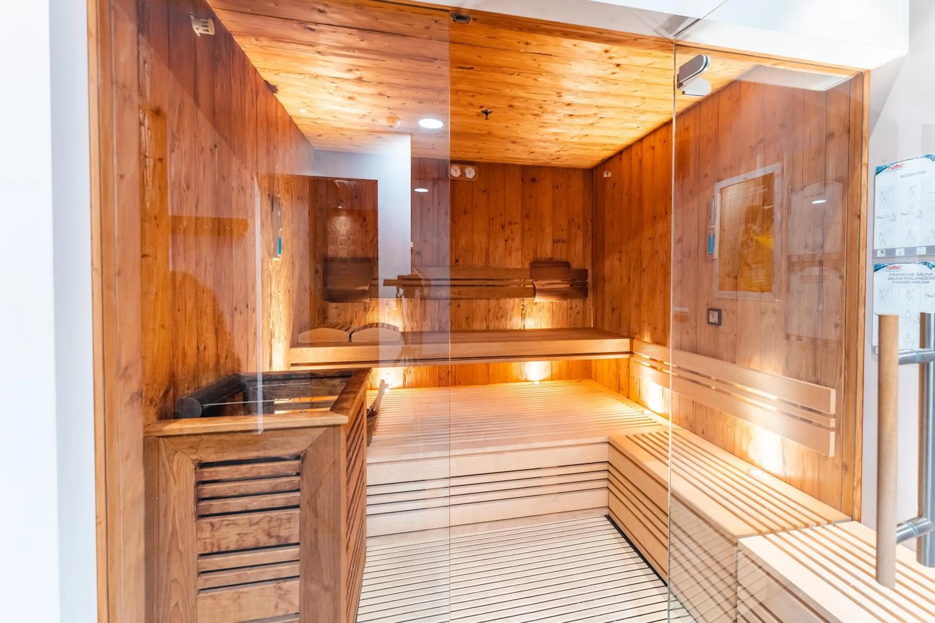 Swimming pool in Albergo Caffe Centrale