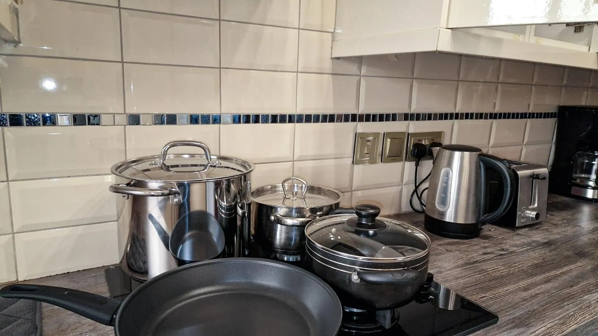 Coffee/tea facilities in Eric Wilkins Apartments