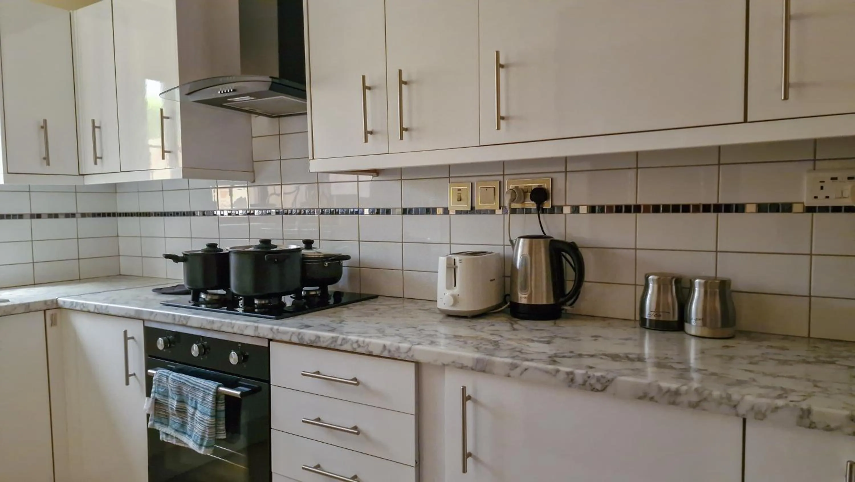 Coffee/tea facilities in Eric Wilkins Apartments