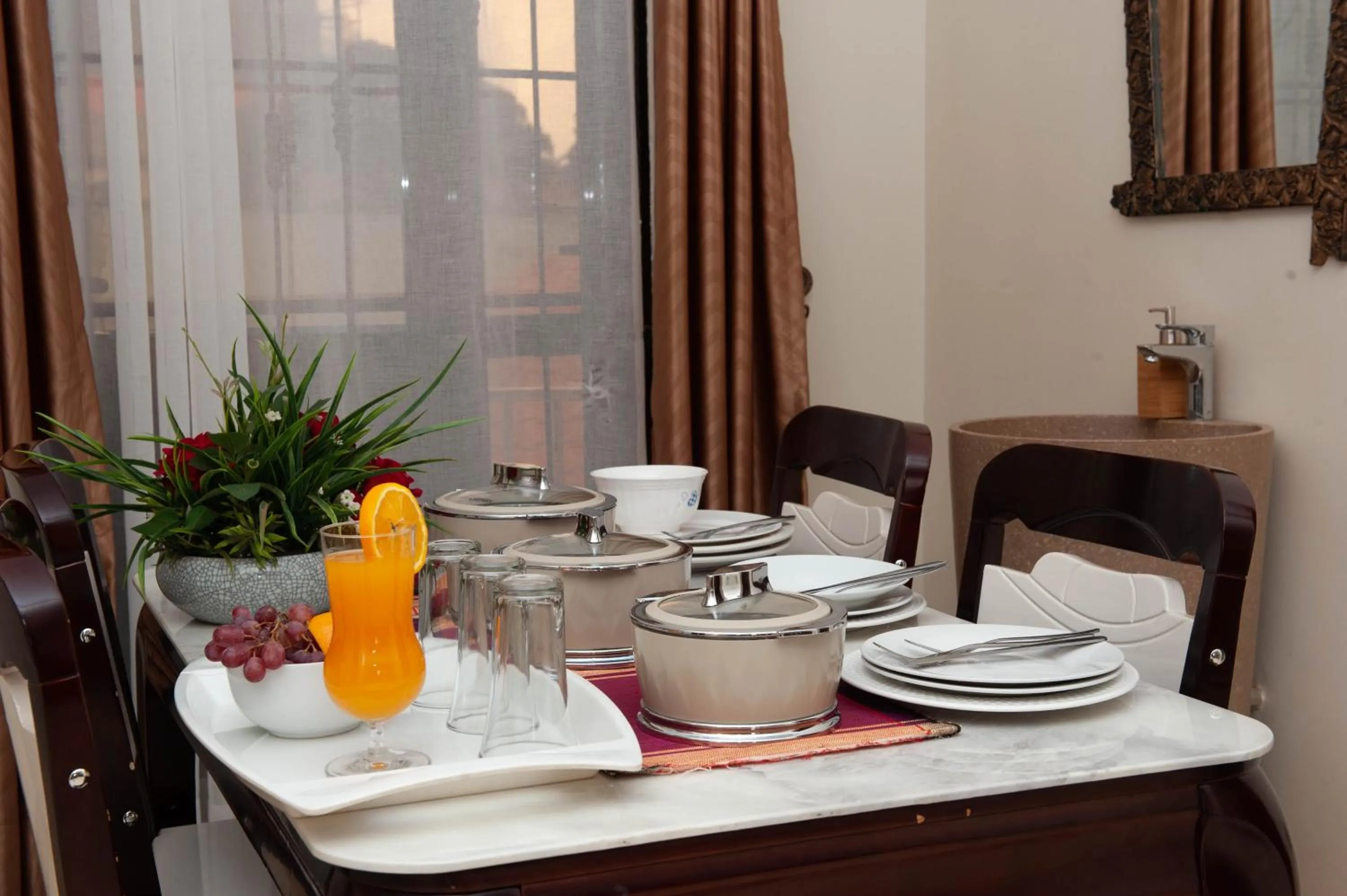 Dining area in Eric Wilkins Apartments