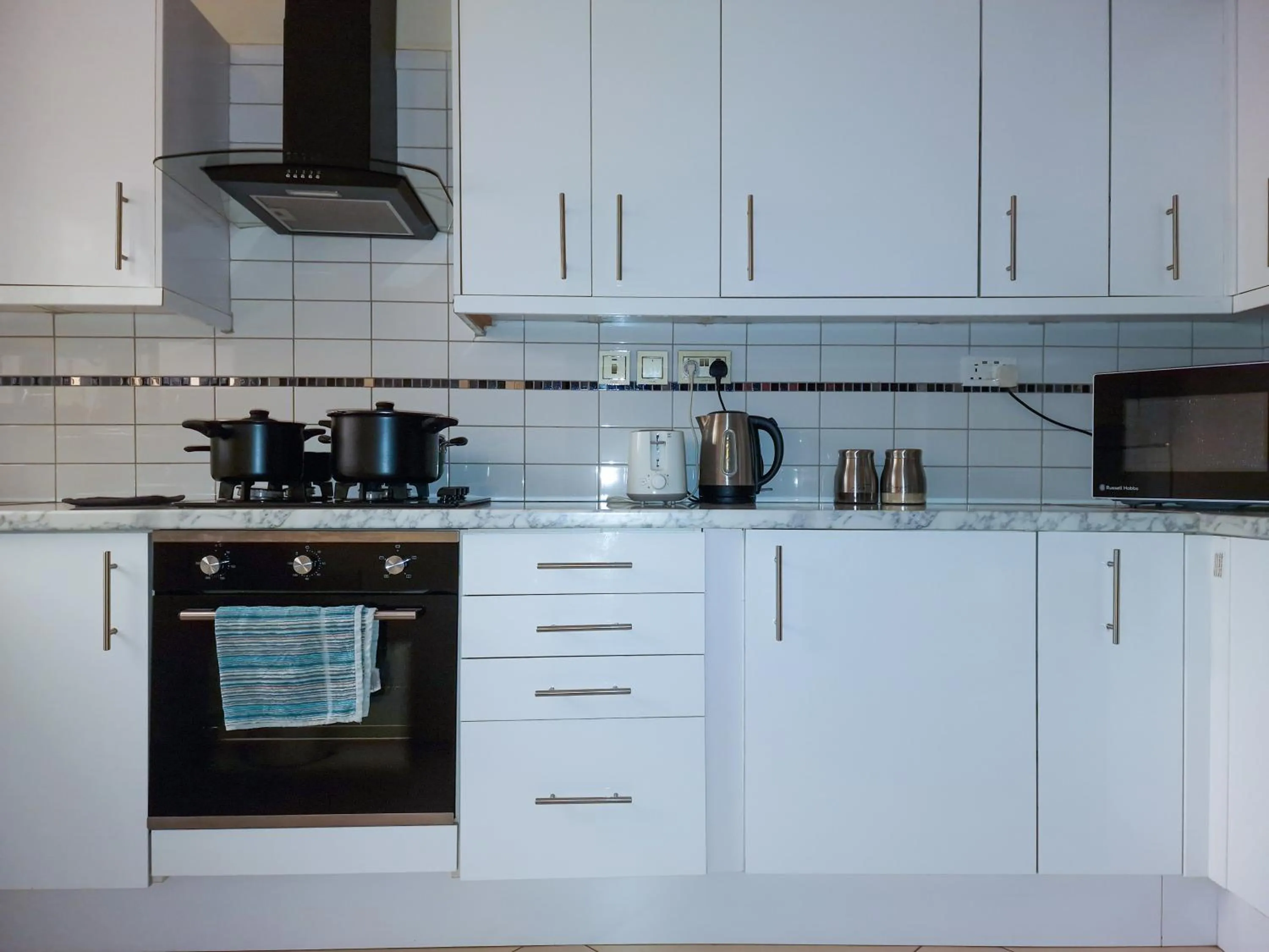 Coffee/tea facilities in Eric Wilkins Apartments