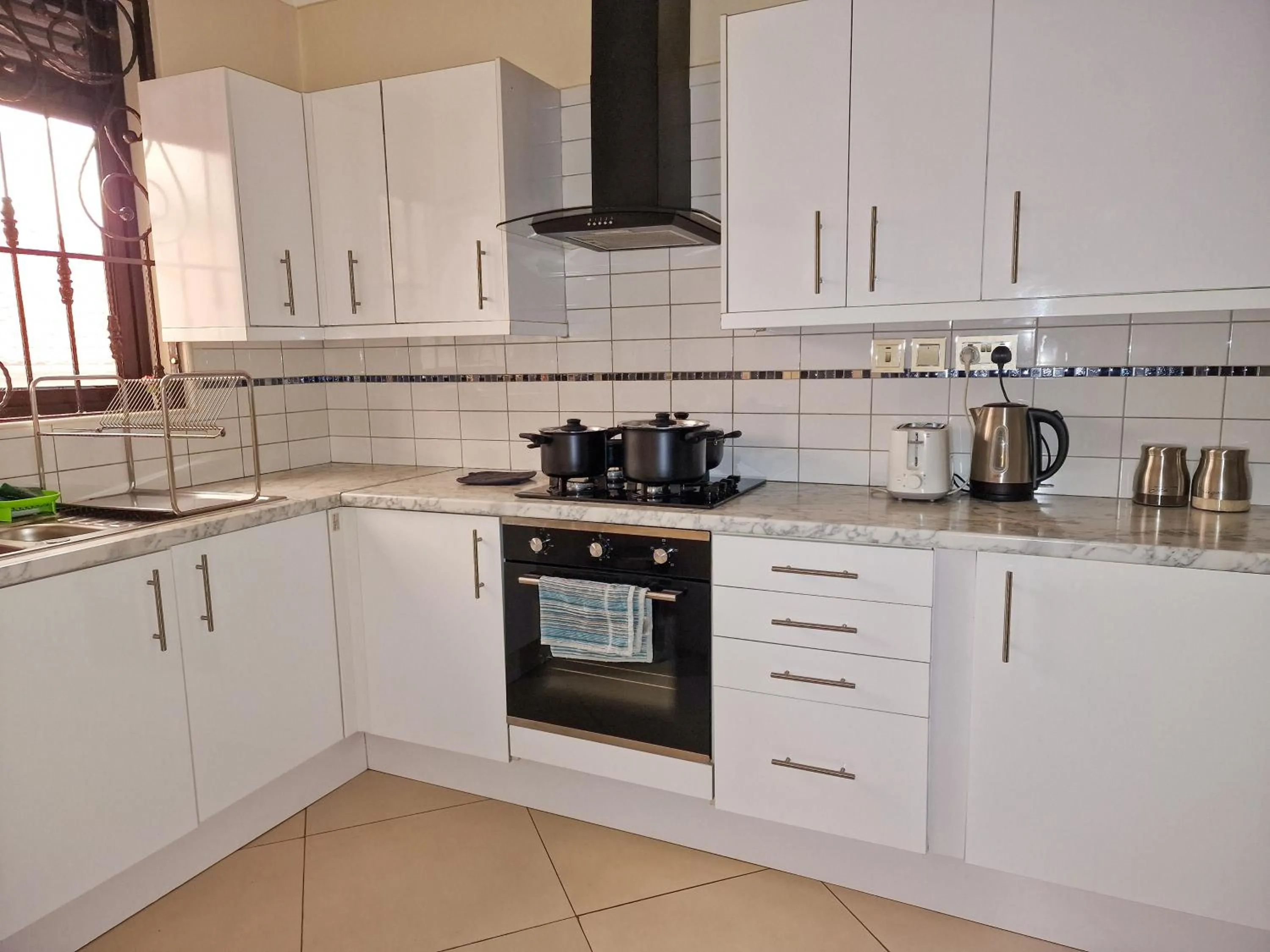 Coffee/tea facilities in Eric Wilkins Apartments