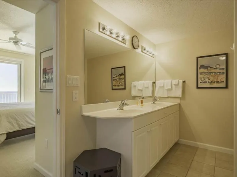 Bed in Windemere Condominiums