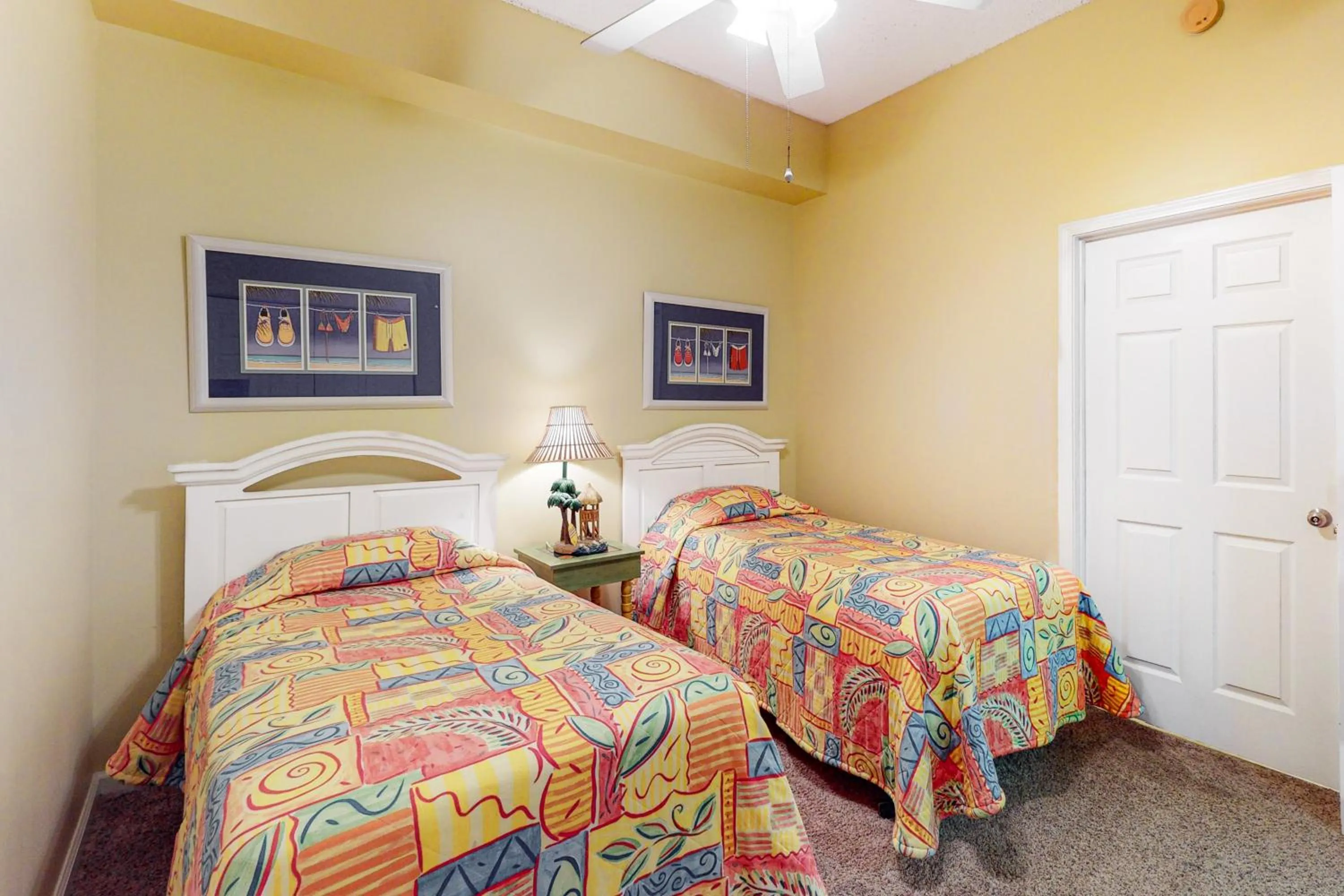 Bed in Windemere Condominiums