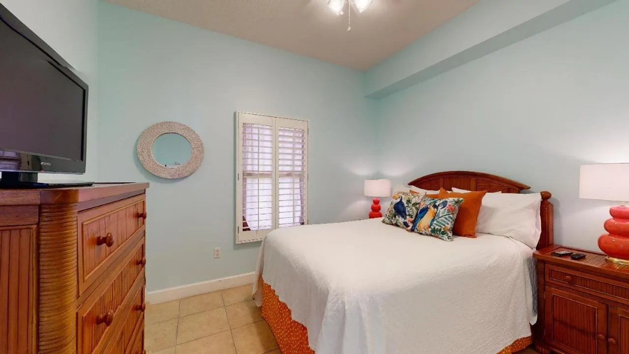 Bed in Windemere Condominiums