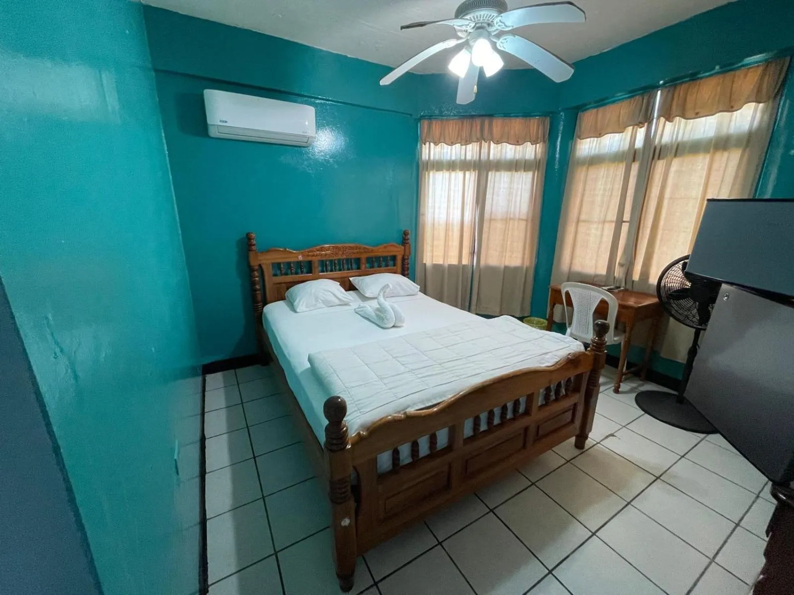 Chaleanor Hotel