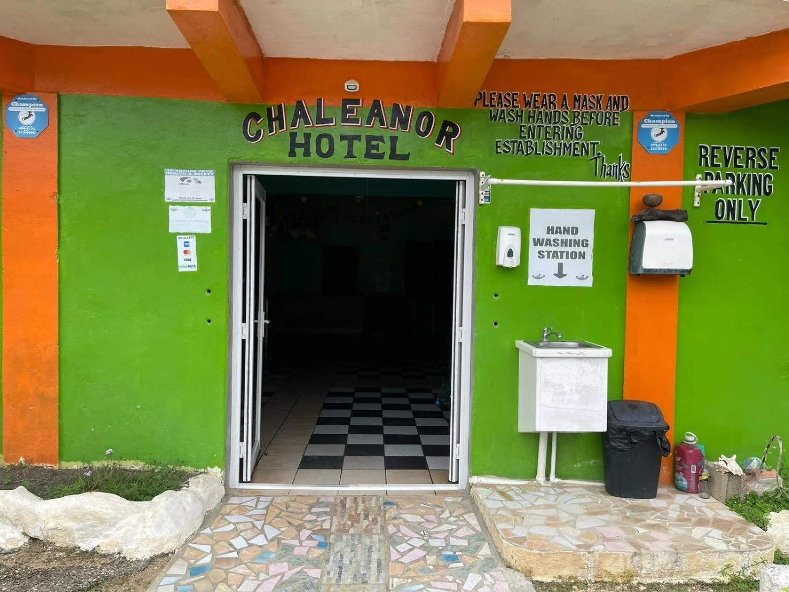 Chaleanor Hotel