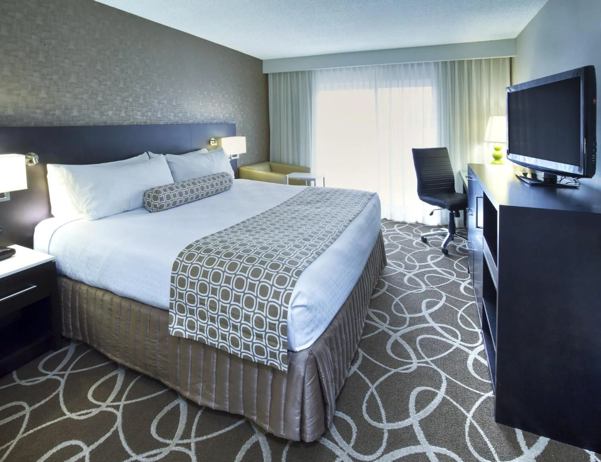 Photo of the whole room, Bed in Crowne Plaza Kitchener-Waterloo by IHG