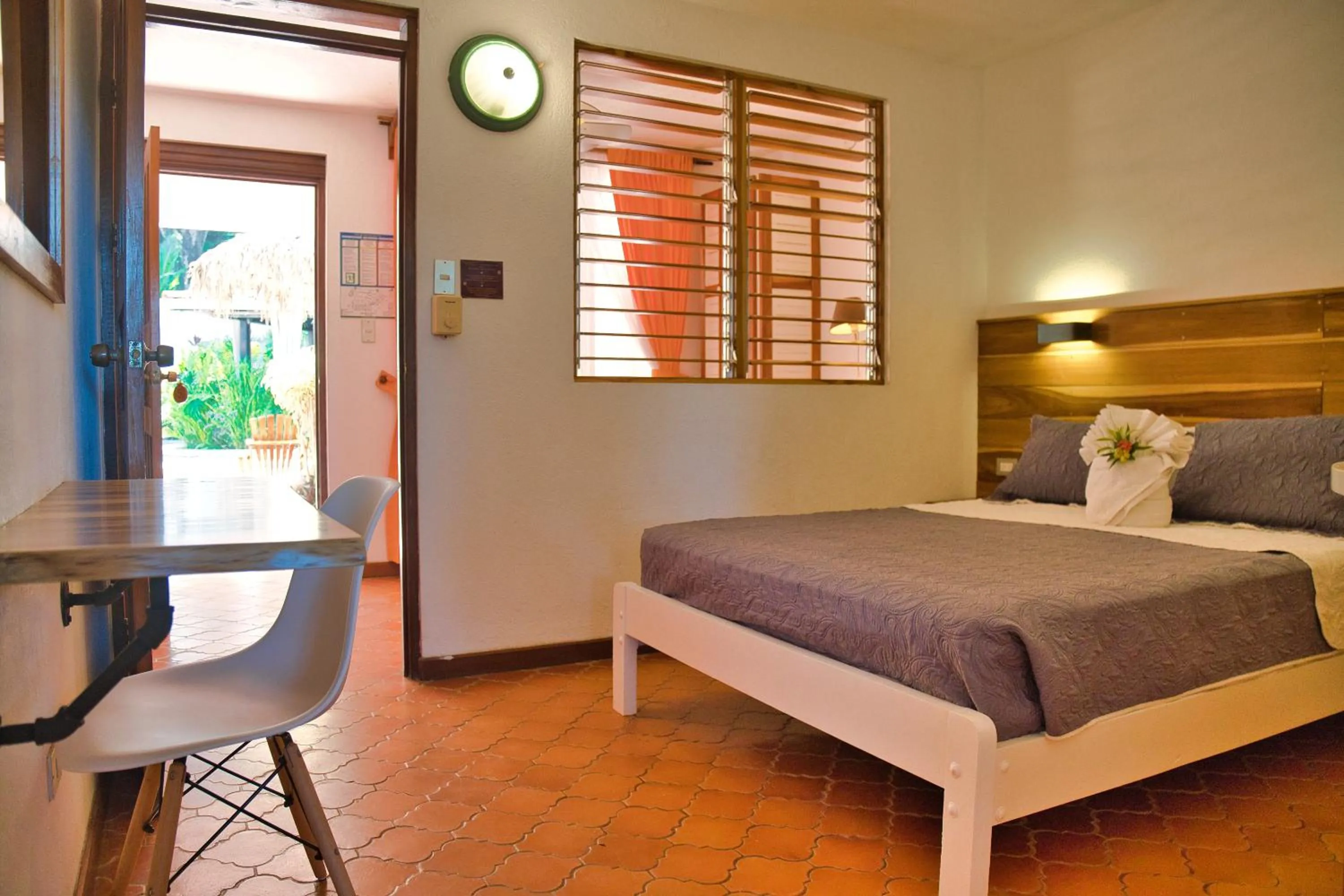 Bed in Samara Pacific Lodge