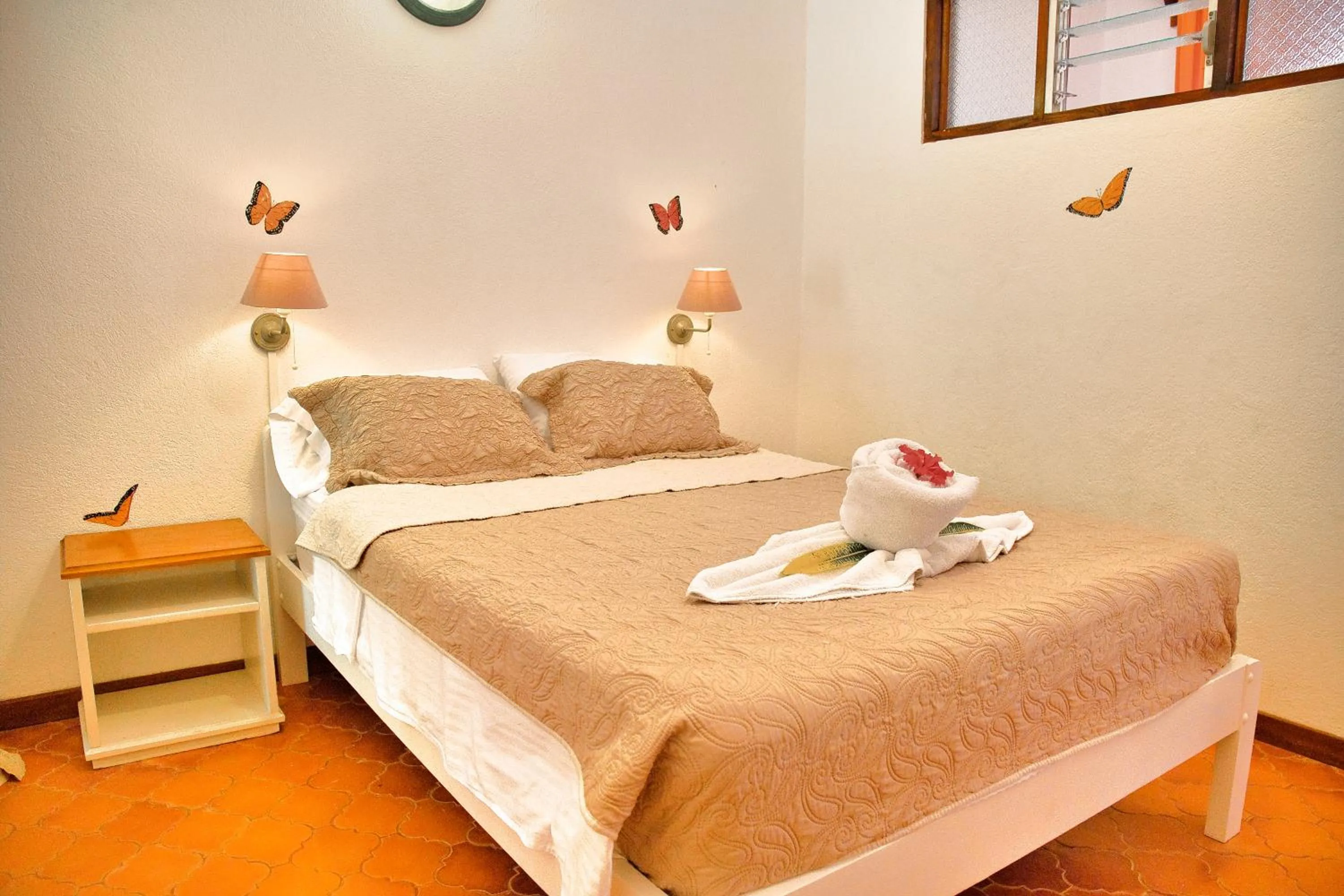 Bed in Samara Pacific Lodge