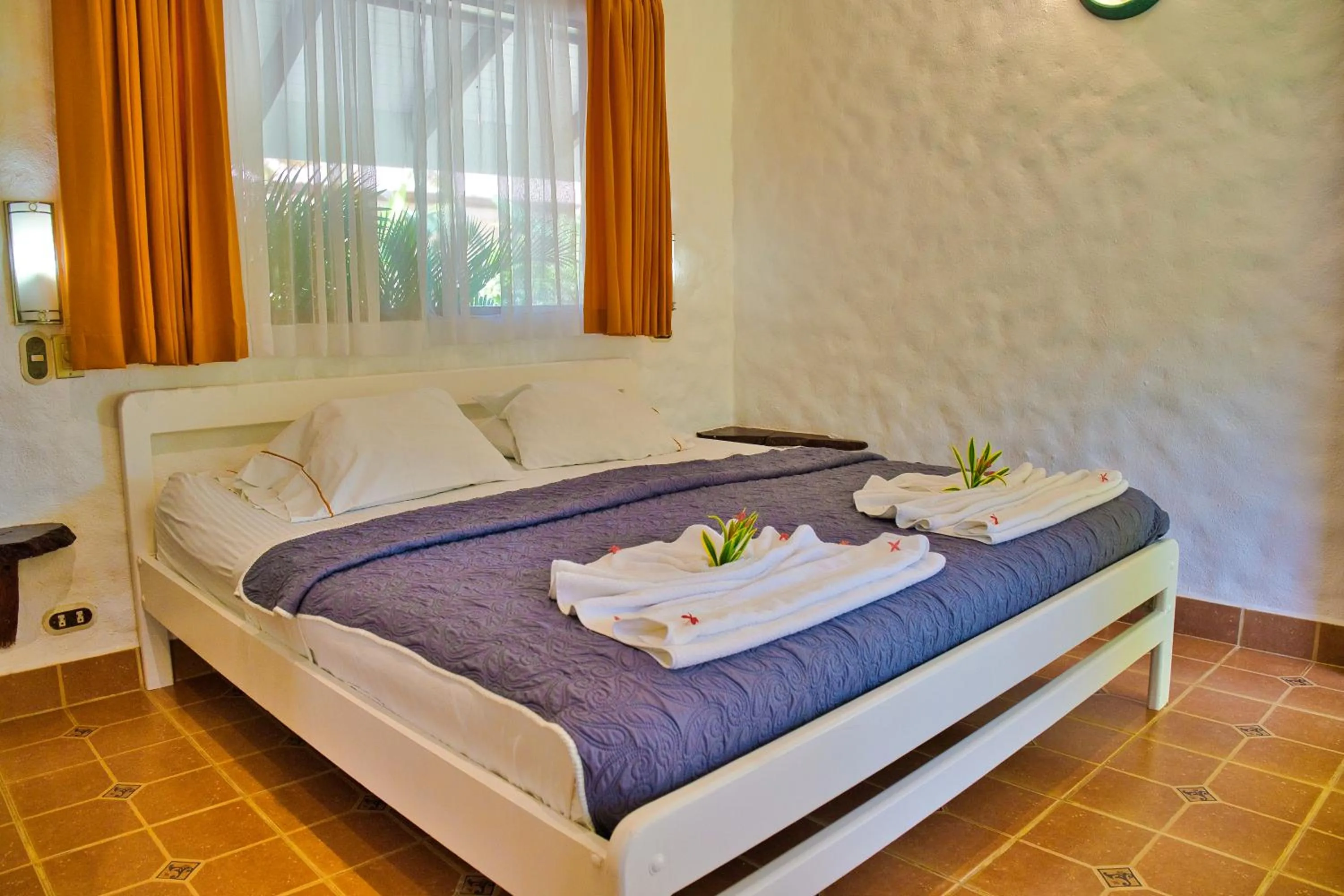 Bed in Samara Pacific Lodge