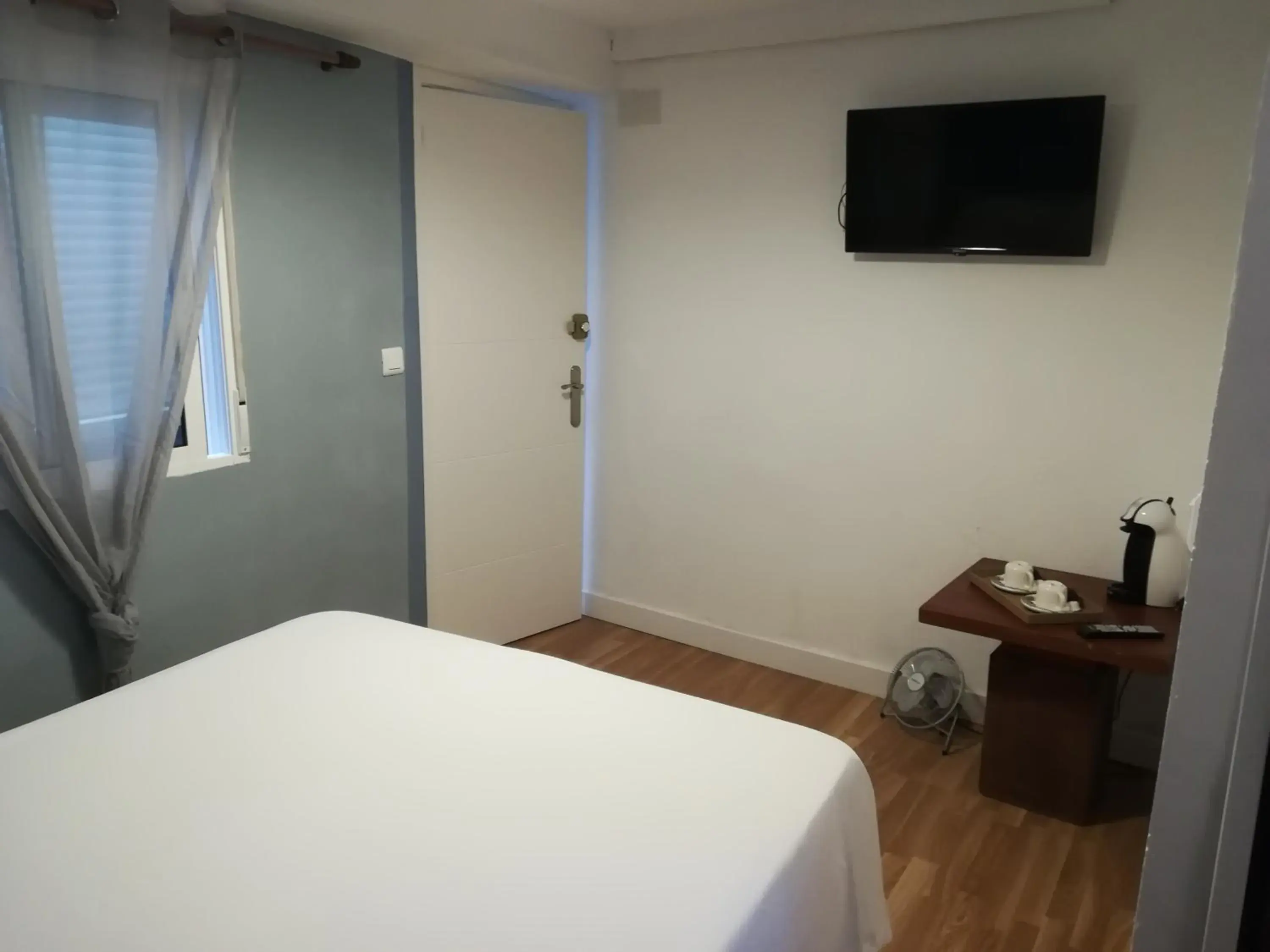 Interior Double Room in Hostal The Monkey Room Interior Double Room in Hostal The Monkey Room