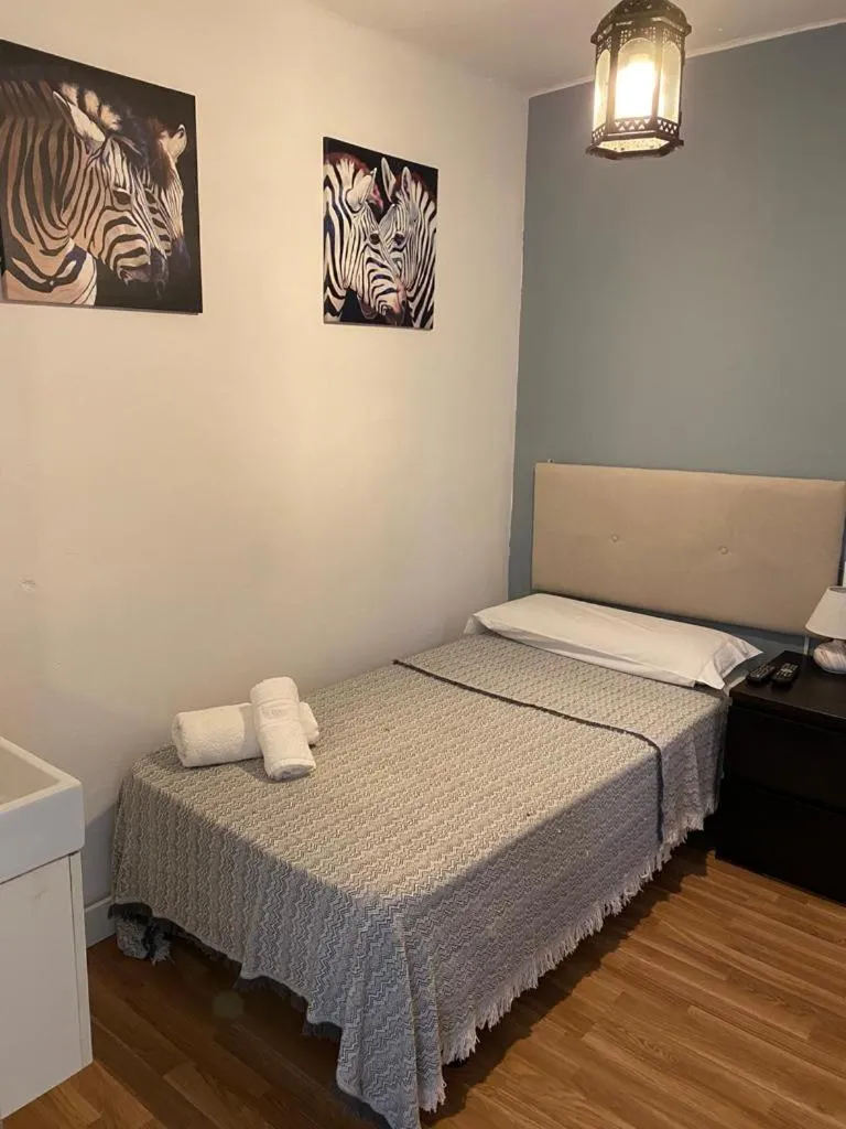 Photo of the whole room, Bed in Hostal The Monkey Room